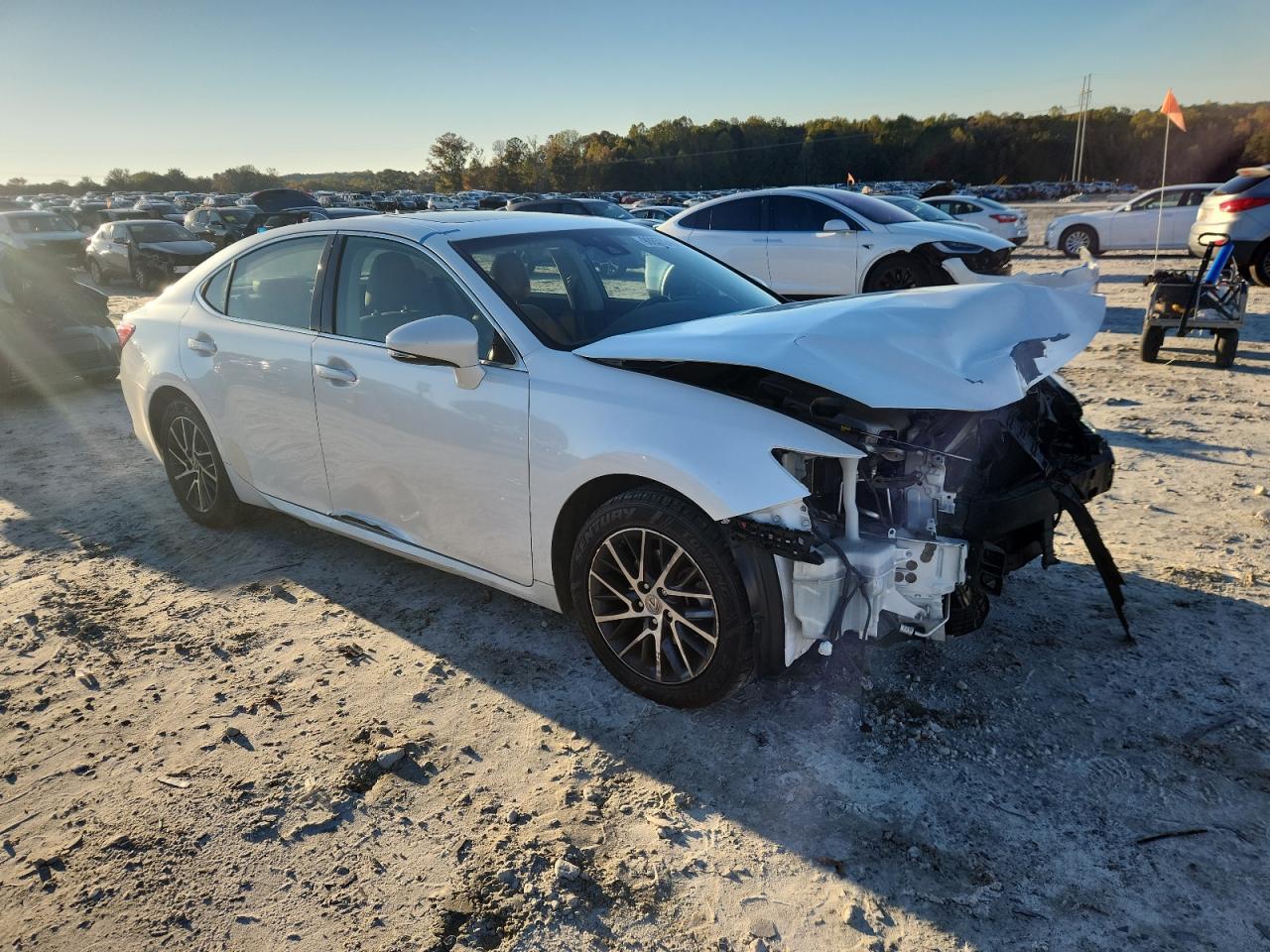 2018 Lexus Es 350 Белый vin: 58ABK1GG4JU101326