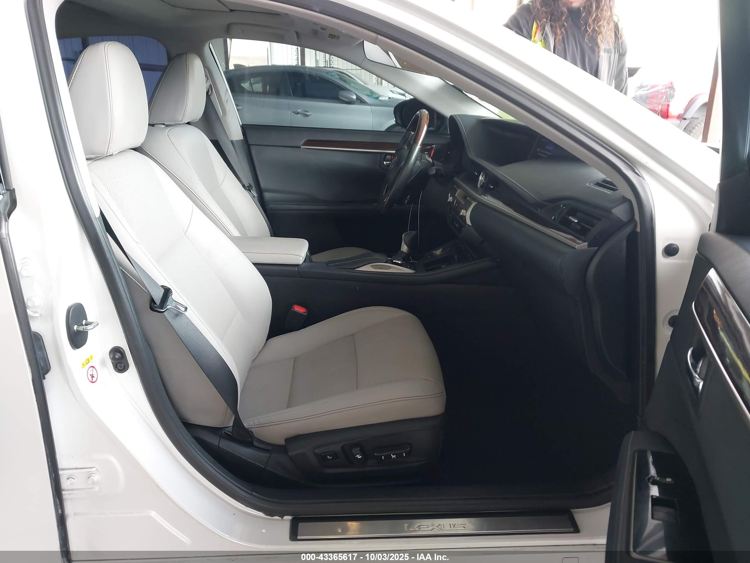 2017 Lexus Es 350   White vin: 58ABK1GG5HU069609