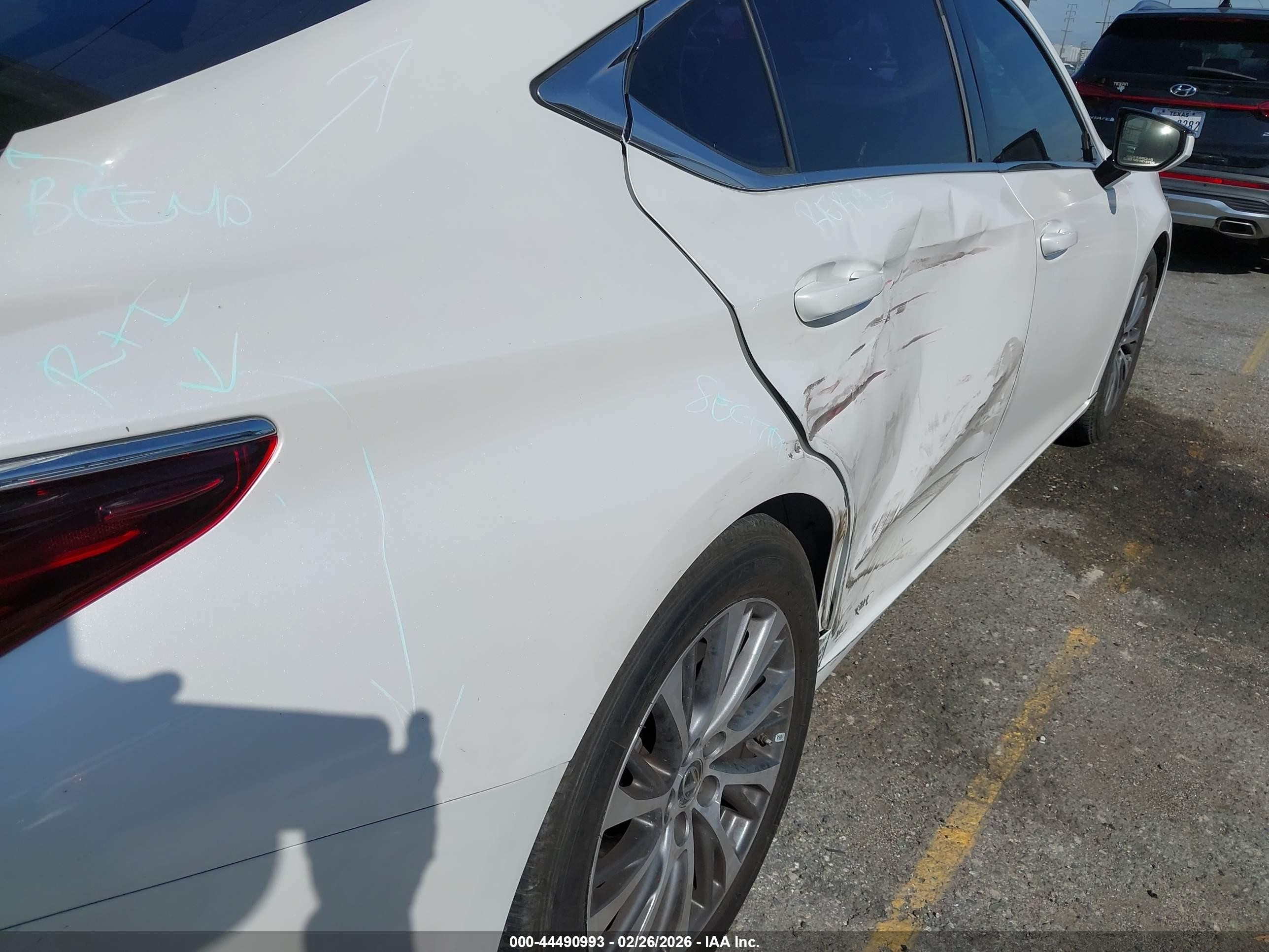 2020 Lexus Es 300h   White vin: 58AD21B12LU009565