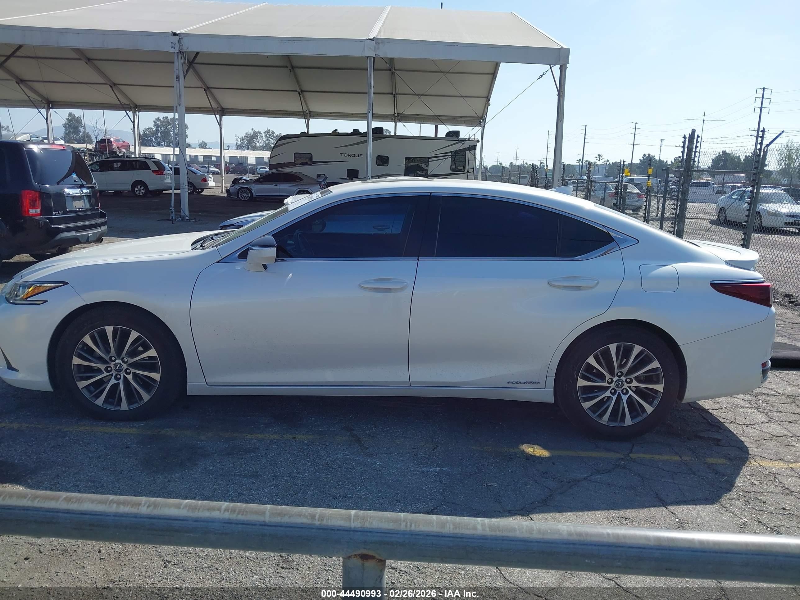 2020 Lexus Es 300h   White vin: 58AD21B12LU009565