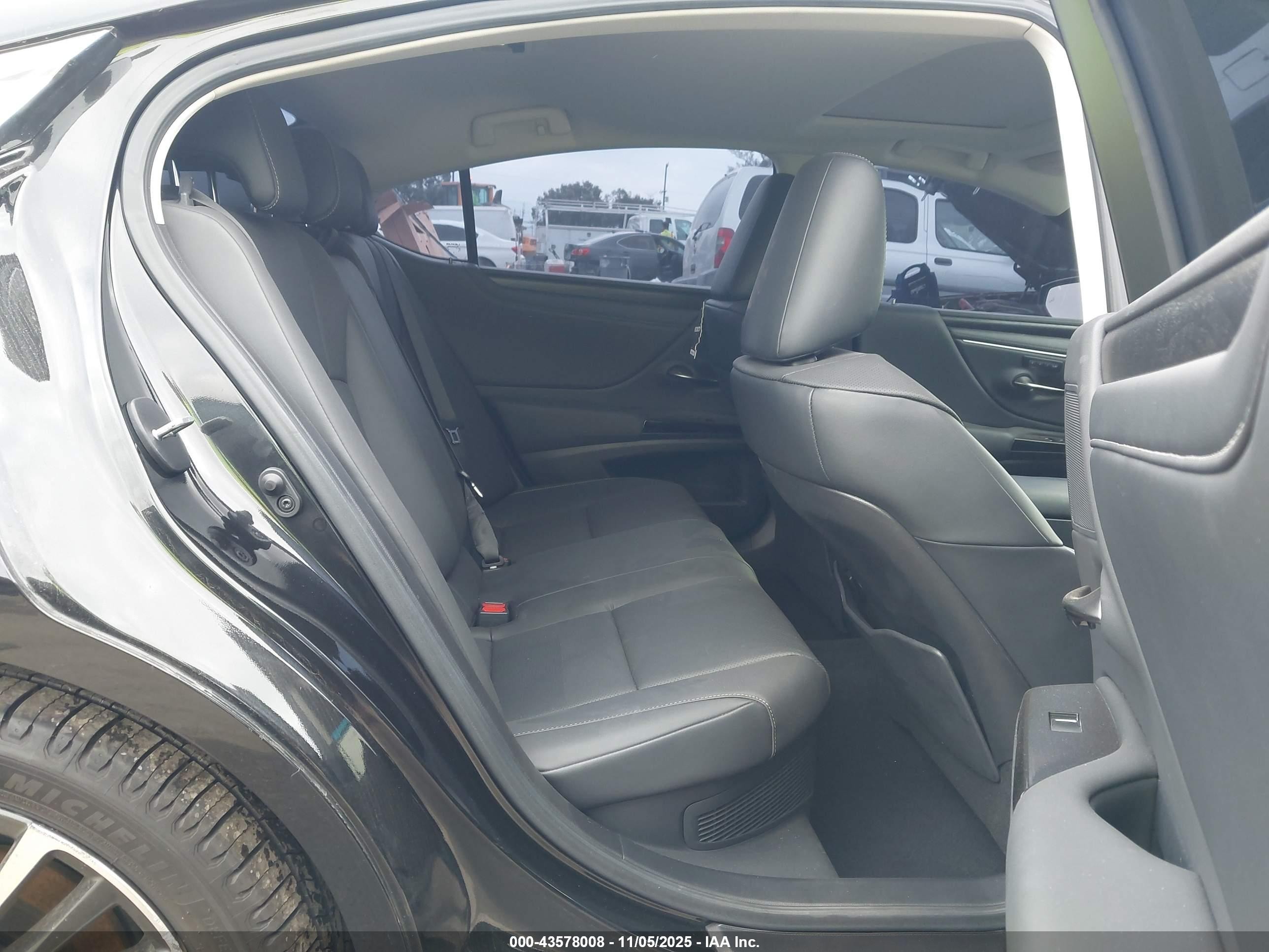 2024 Lexus Es 300h   Black vin: 58ADA1C12RU049090
