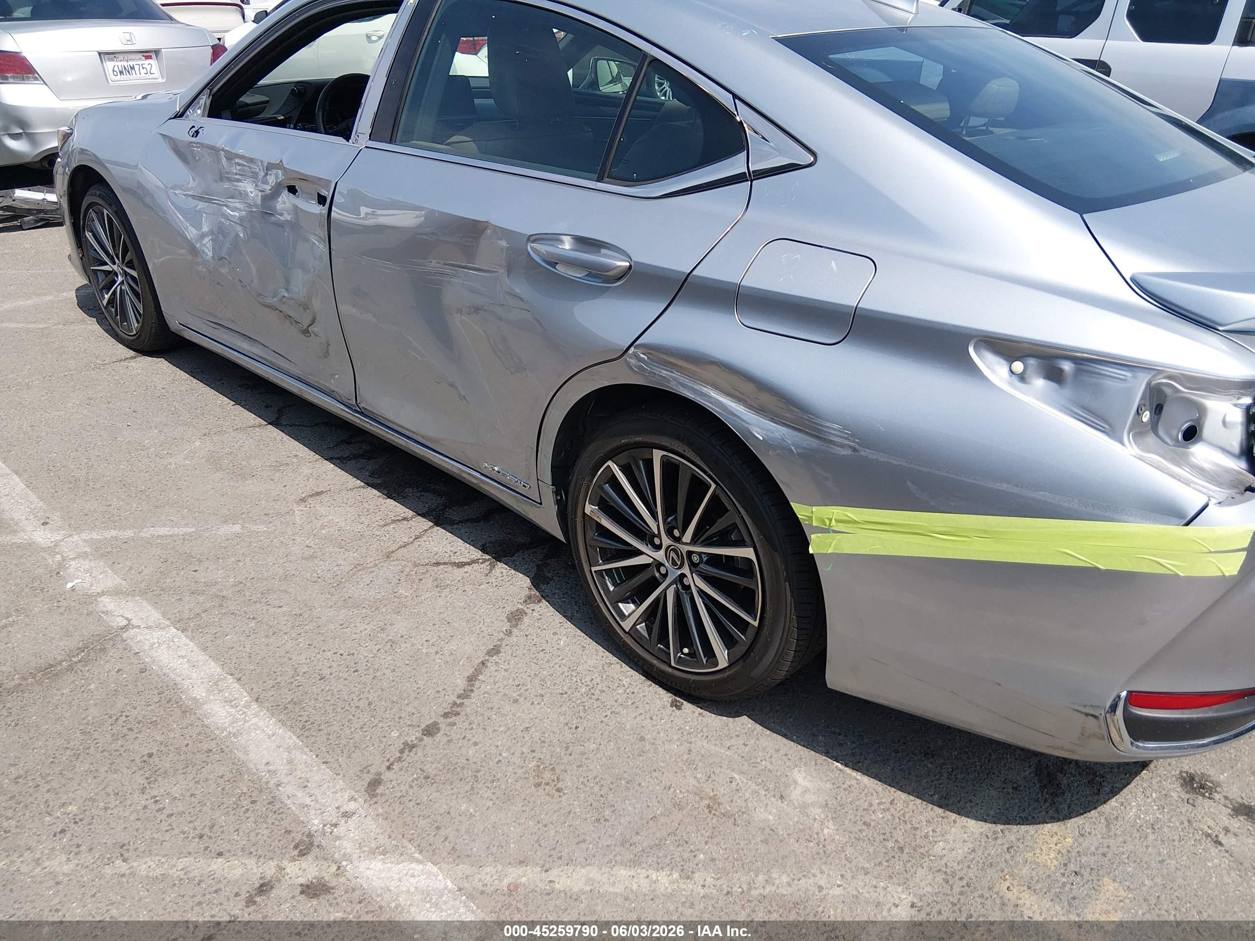 2022 Lexus Es 300h   Silver vin: 58ADA1C17NU017570