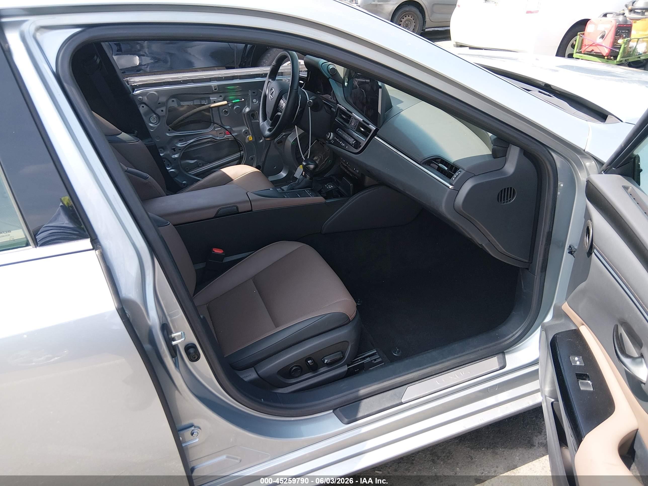 2022 Lexus Es 300h   Silver vin: 58ADA1C17NU017570