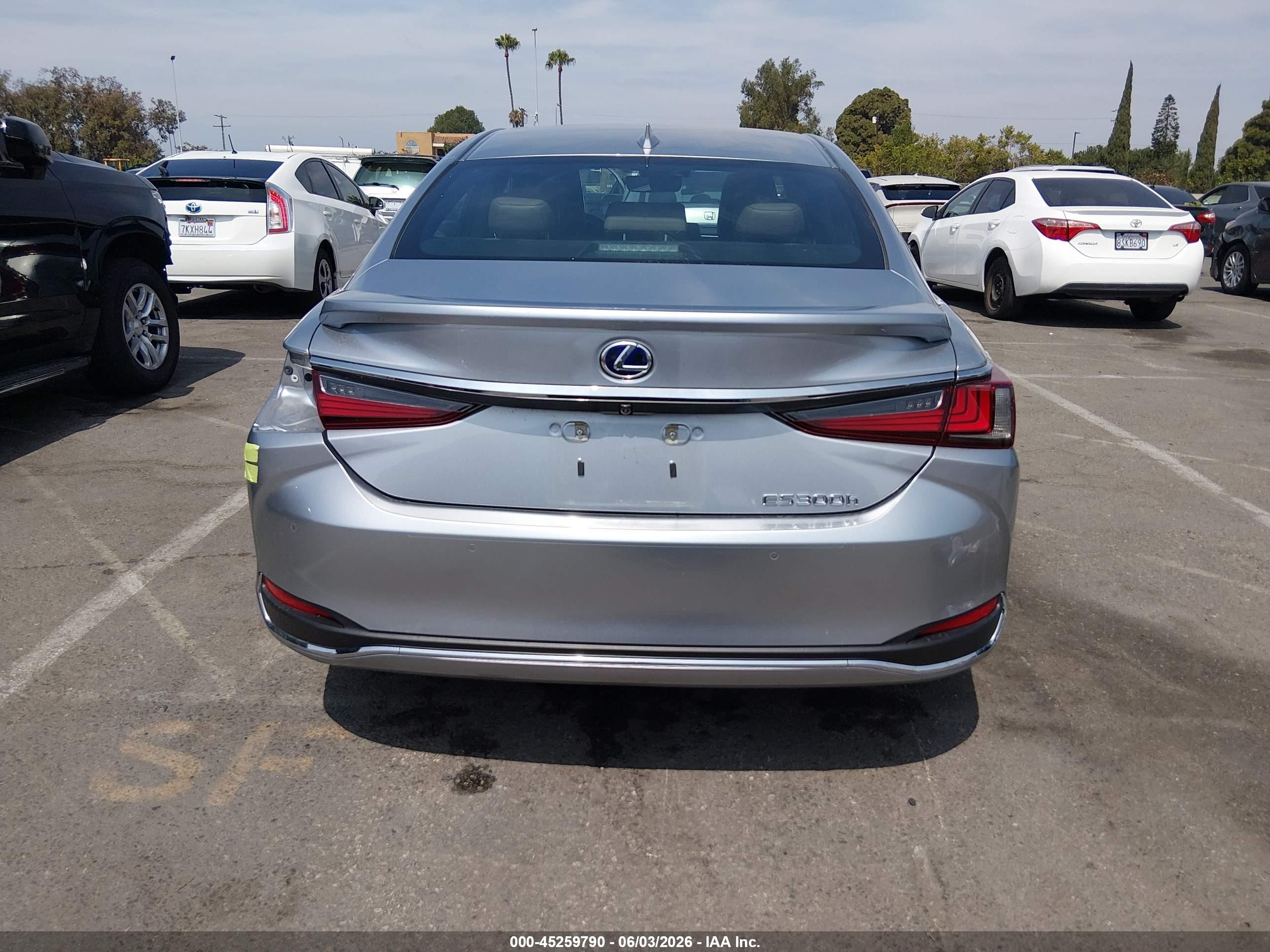 2022 Lexus Es 300h   Silver vin: 58ADA1C17NU017570