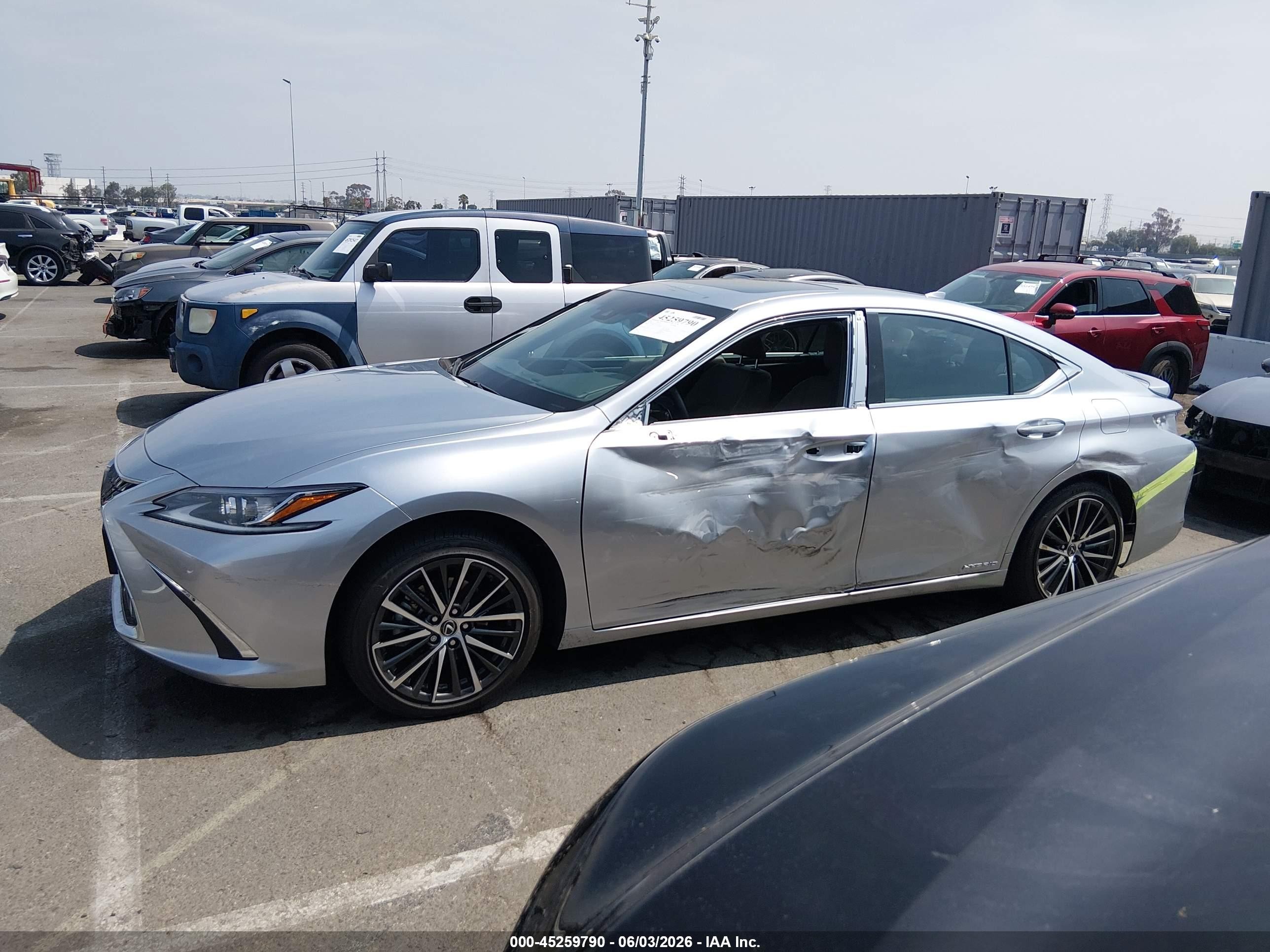 2022 Lexus Es 300h   Silver vin: 58ADA1C17NU017570