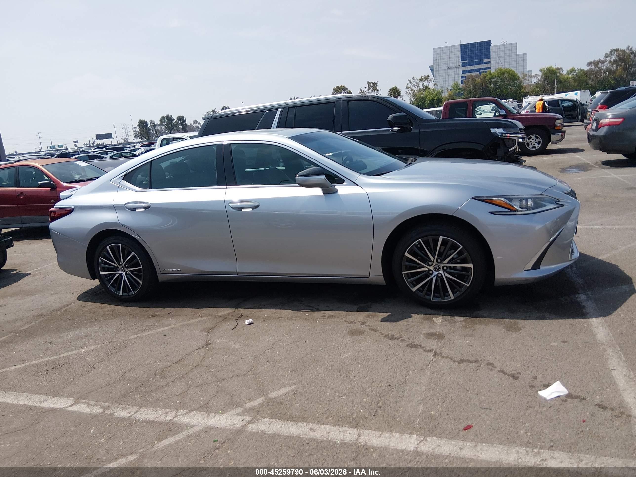 2022 Lexus Es 300h   Silver vin: 58ADA1C17NU017570