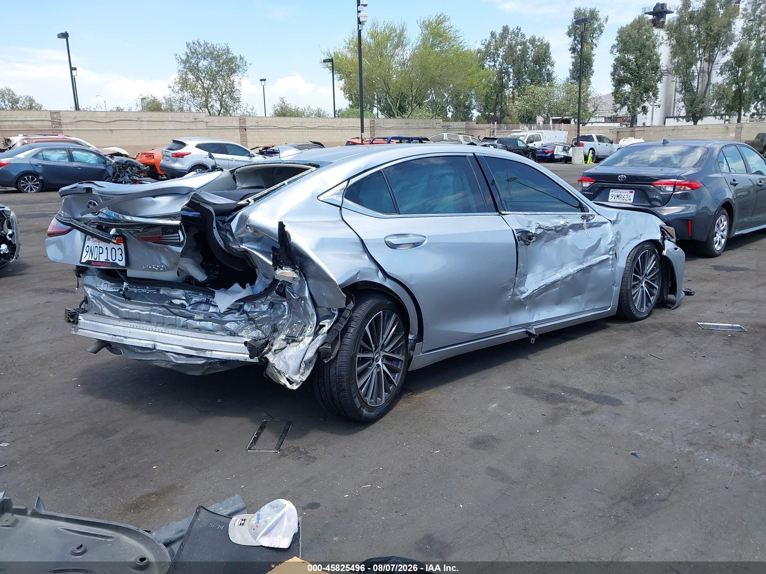 2024 Lexus Es 300h Серебряный vin: 58ADA1C1XRU052531