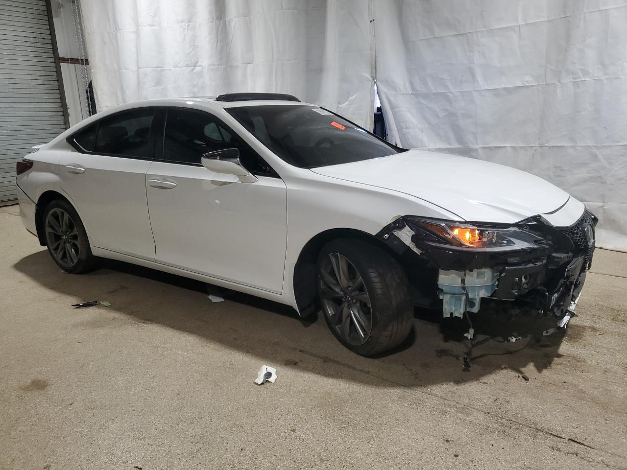 2021 Lexus Es 350 F Sport White vin: 58AGZ1B16MU082500 Damage: Right Head Lamp, Heavy Scratch, Replacement Required