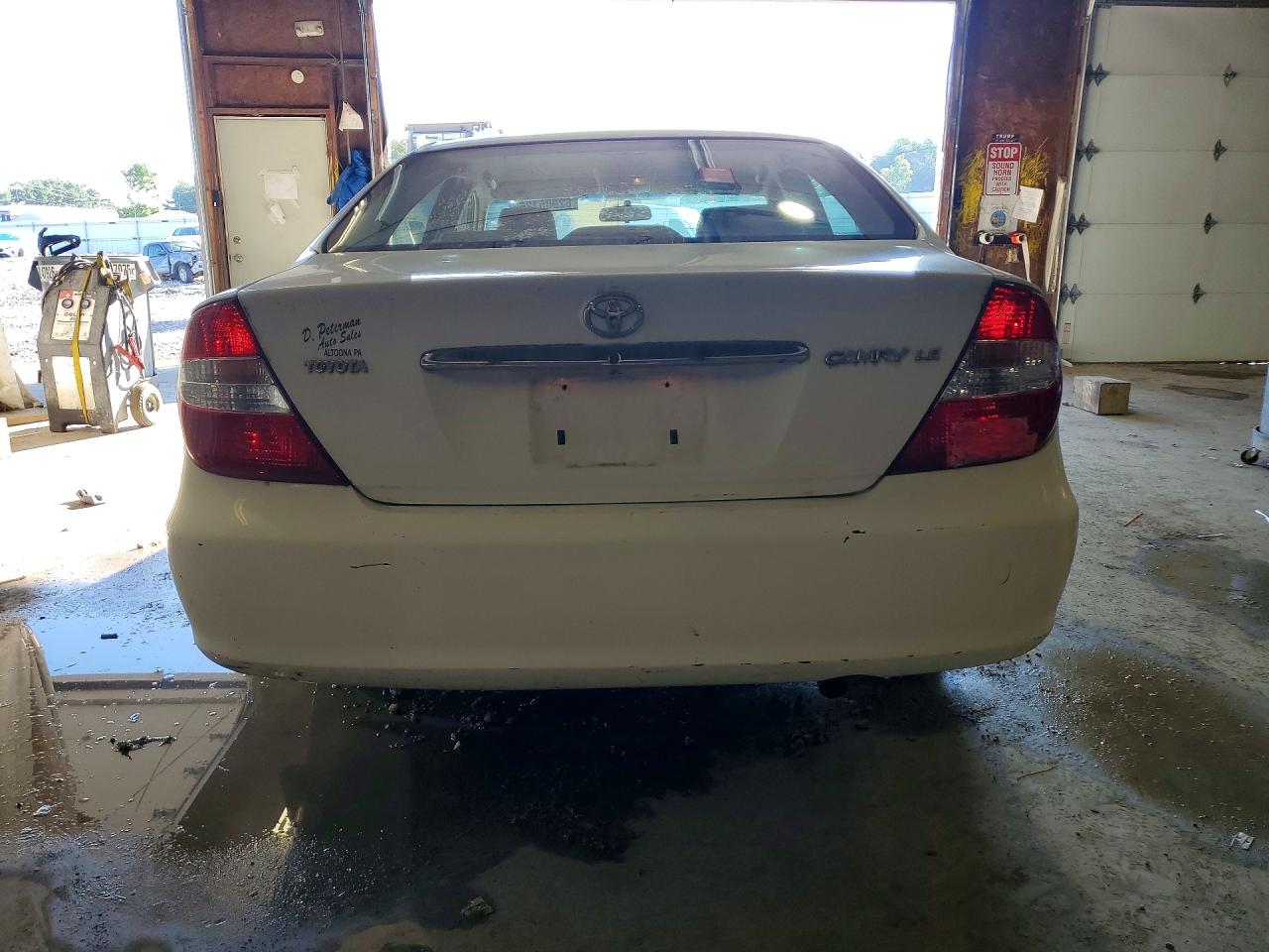 2002 Toyota Camry Le White vin: 4T1BE32K42U038266