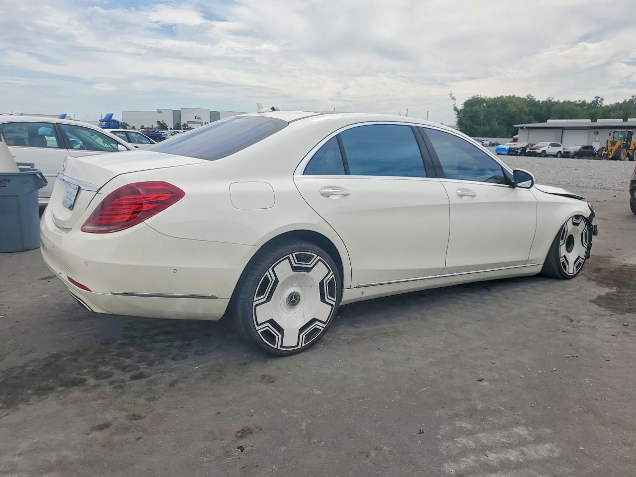 2015 Mercedes-benz S 550 Белый vin: WDDUG8CB2FA145333