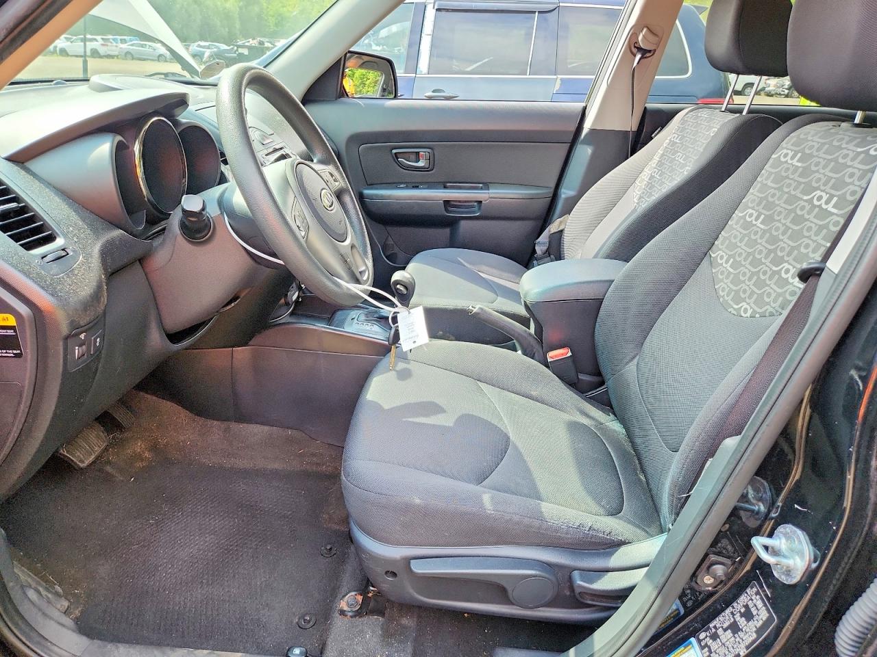 2011 Kia Soul + Black vin: KNDJT2A25B7209428