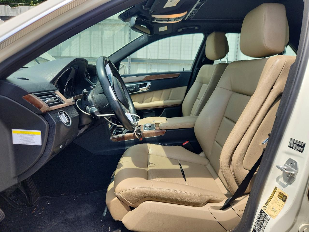 2012 Mercedes-benz E 350 White vin: WDDHF5KB6CA592358