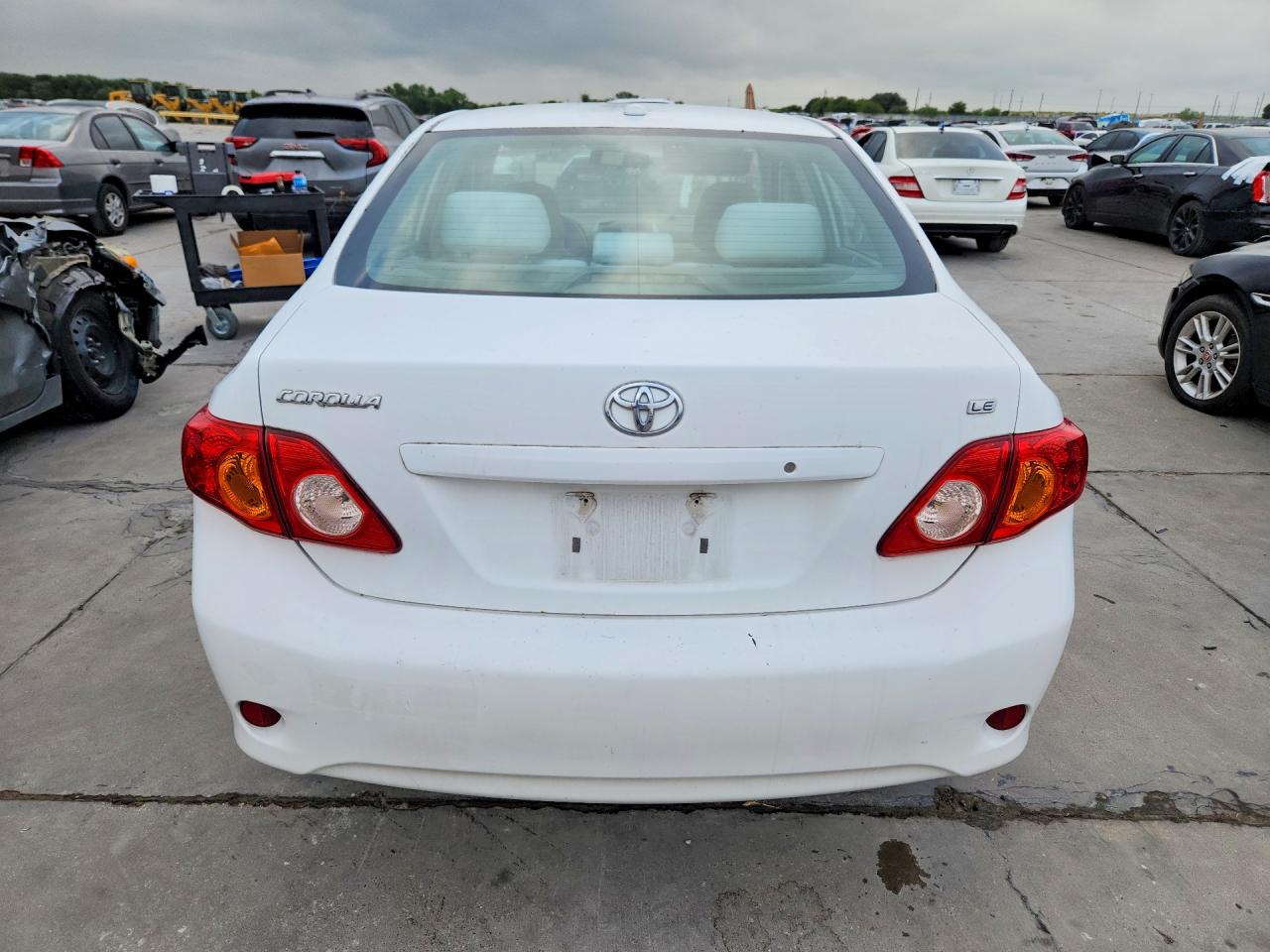 2010 Toyota Corolla Le White vin: 1NXBU4EEXAZ233396