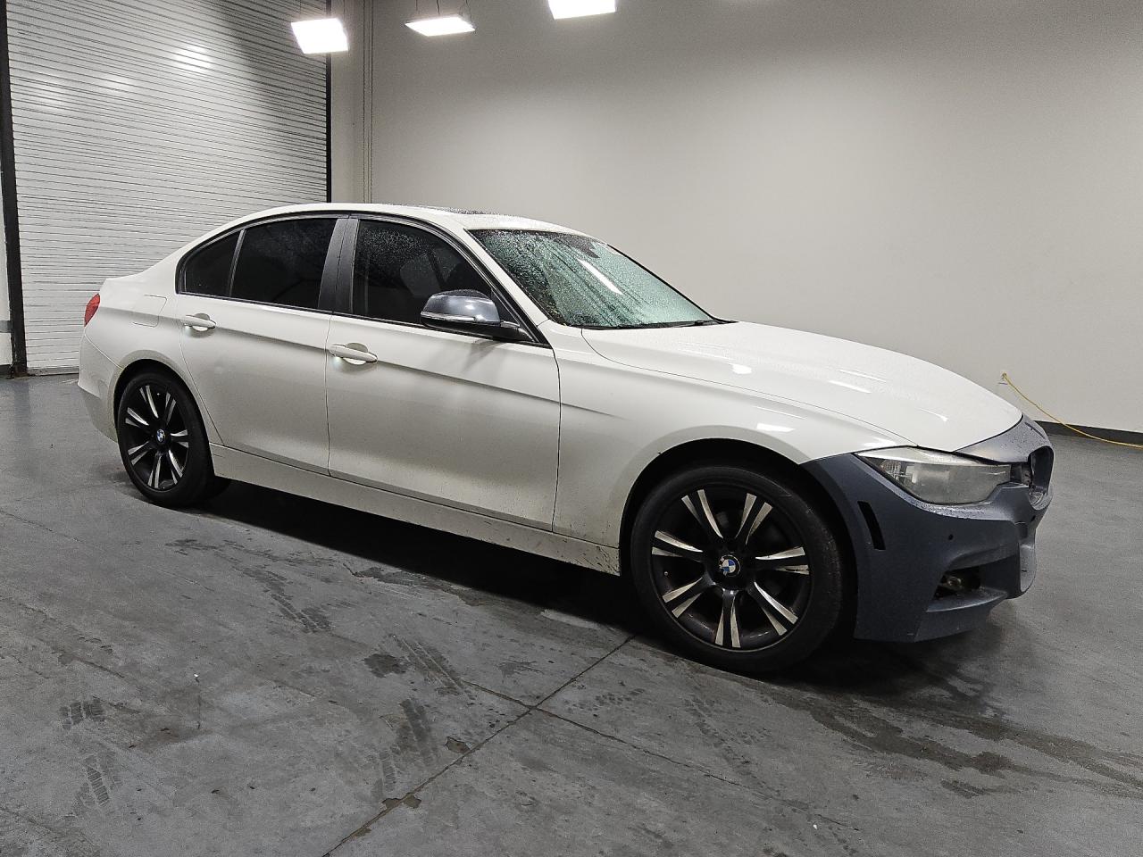 2013 Bmw 328 Xi Белый vin: WBA3B3C55DJ698277 Damage: Right Front Marker Lamp, Missing, Replacement Required