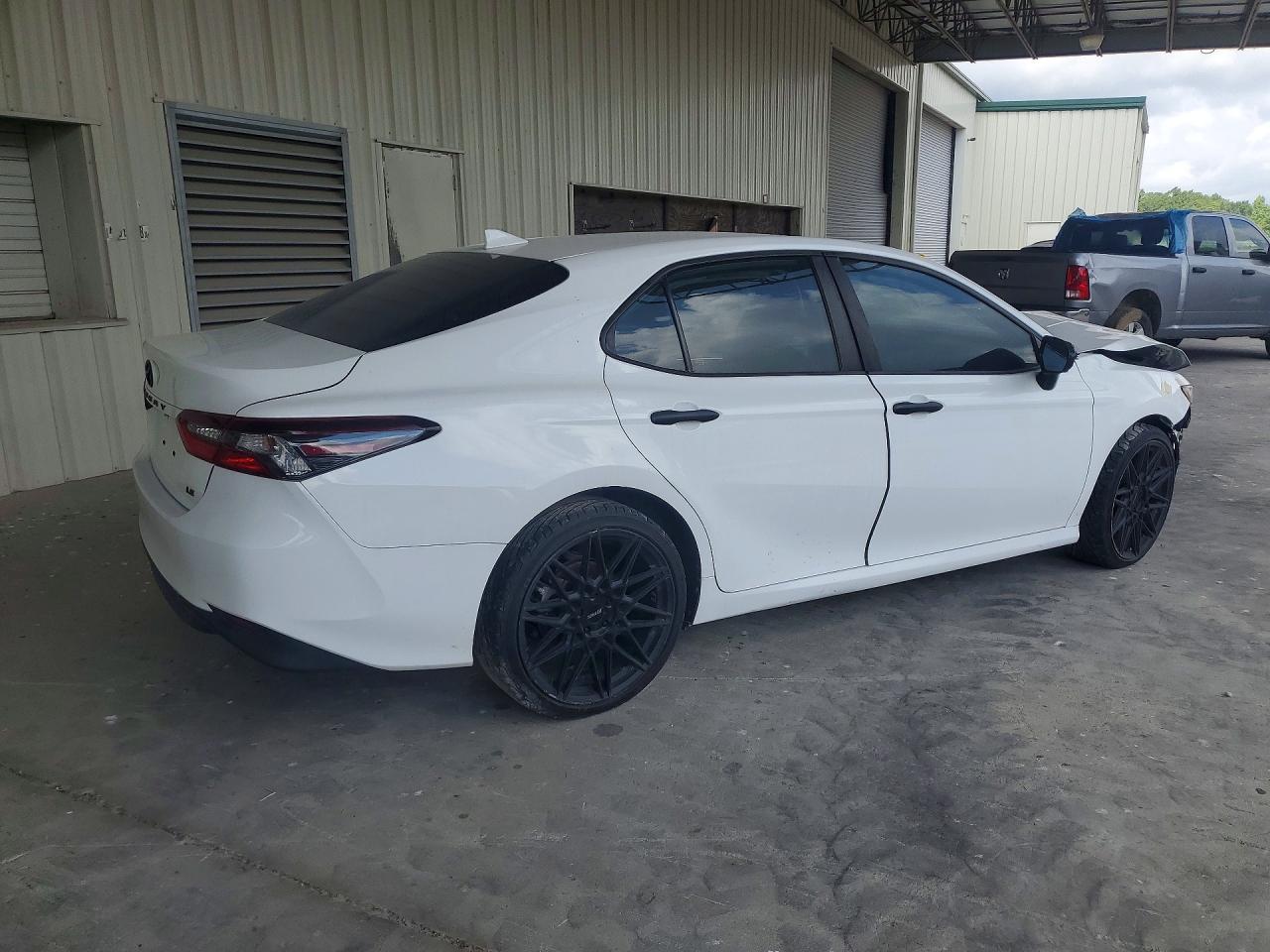 2021 Toyota Camry Le White vin: 4T1C11AK3MU514693