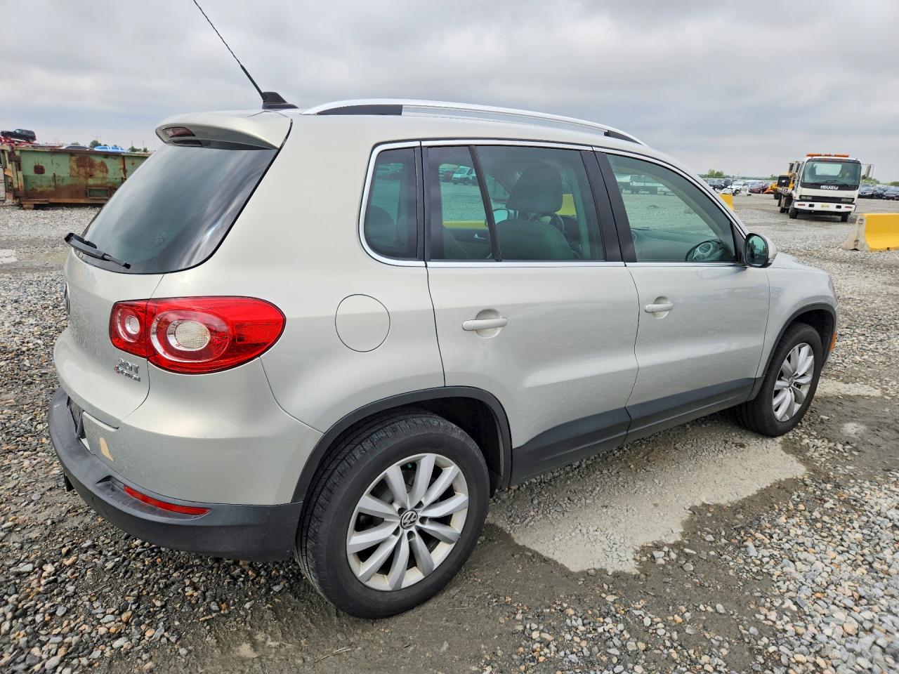 2011 Volkswagen Tiguan S Silver vin: WVGBV7AX6BW531617