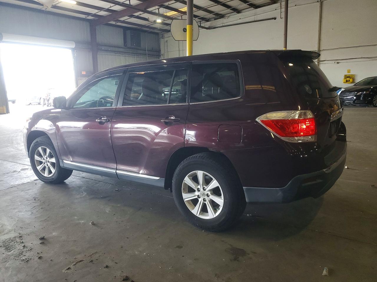 2011 Toyota Highlander Base Темно-бордовый vin: 5TDBK3EH3BS065444