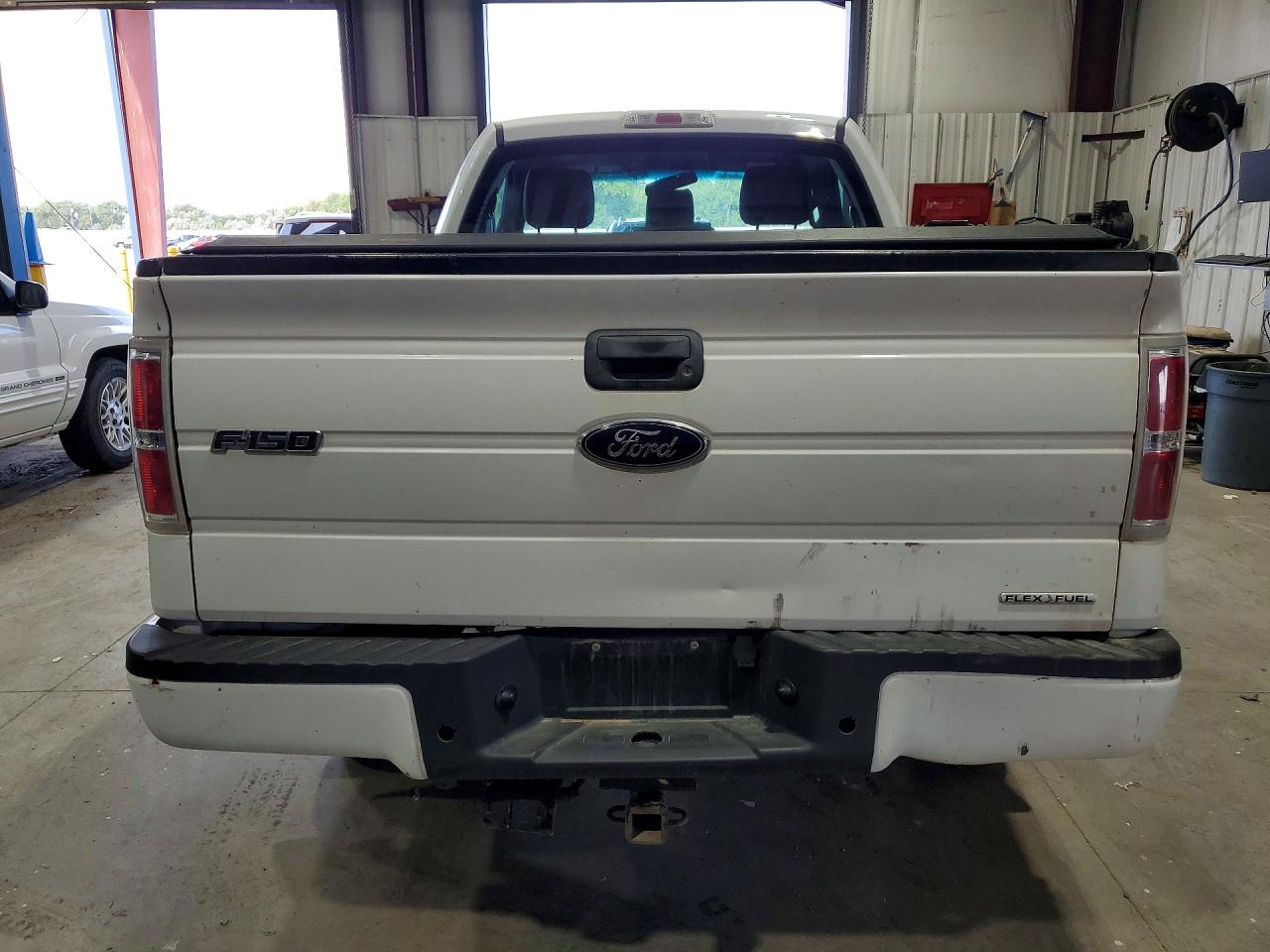 2014 Ford F150 White vin: 1FTMF1EF9EFB12495