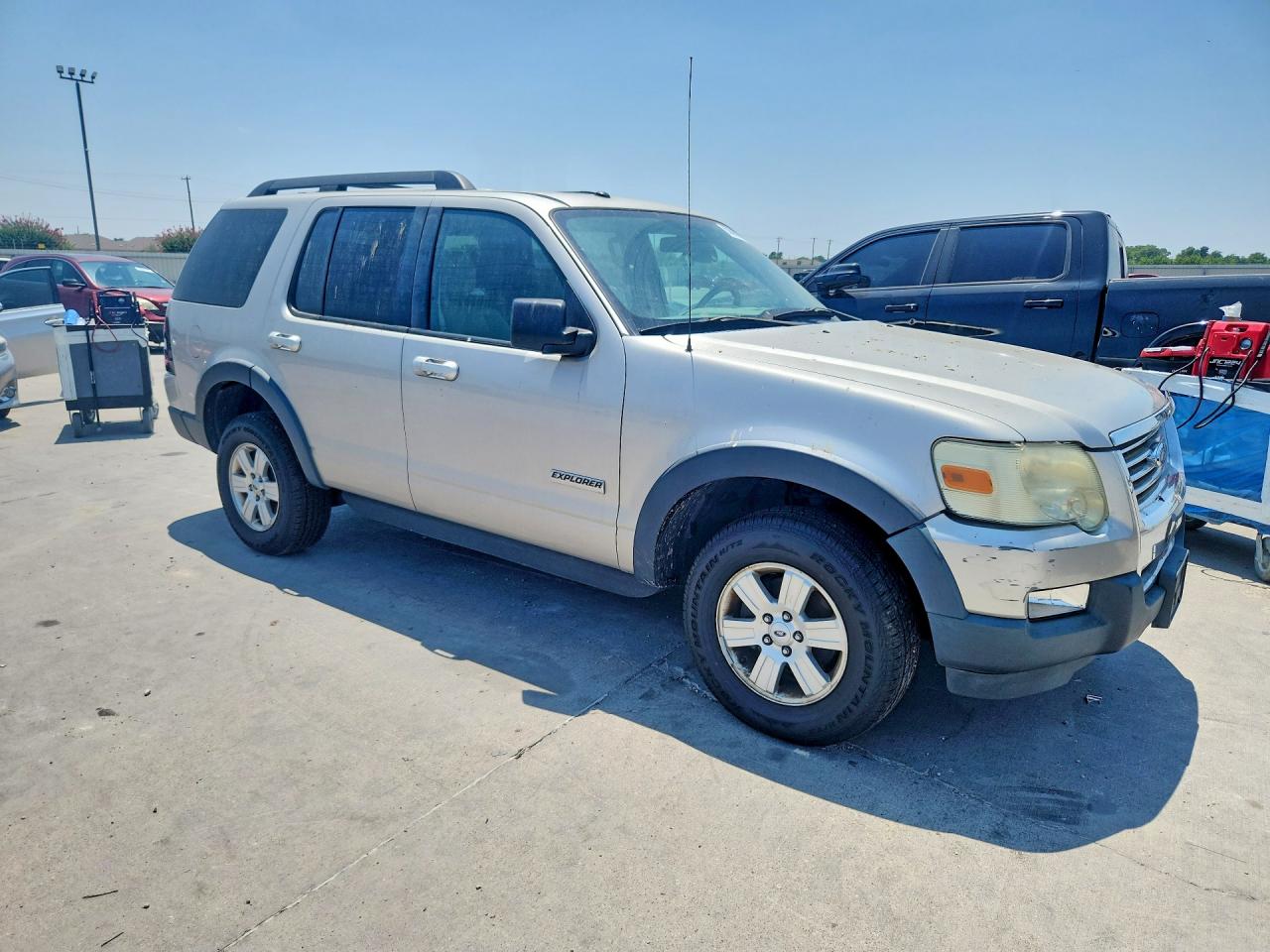 2007 Ford Explorer Xlt Silver vin: 1FMEU63E87UB00026