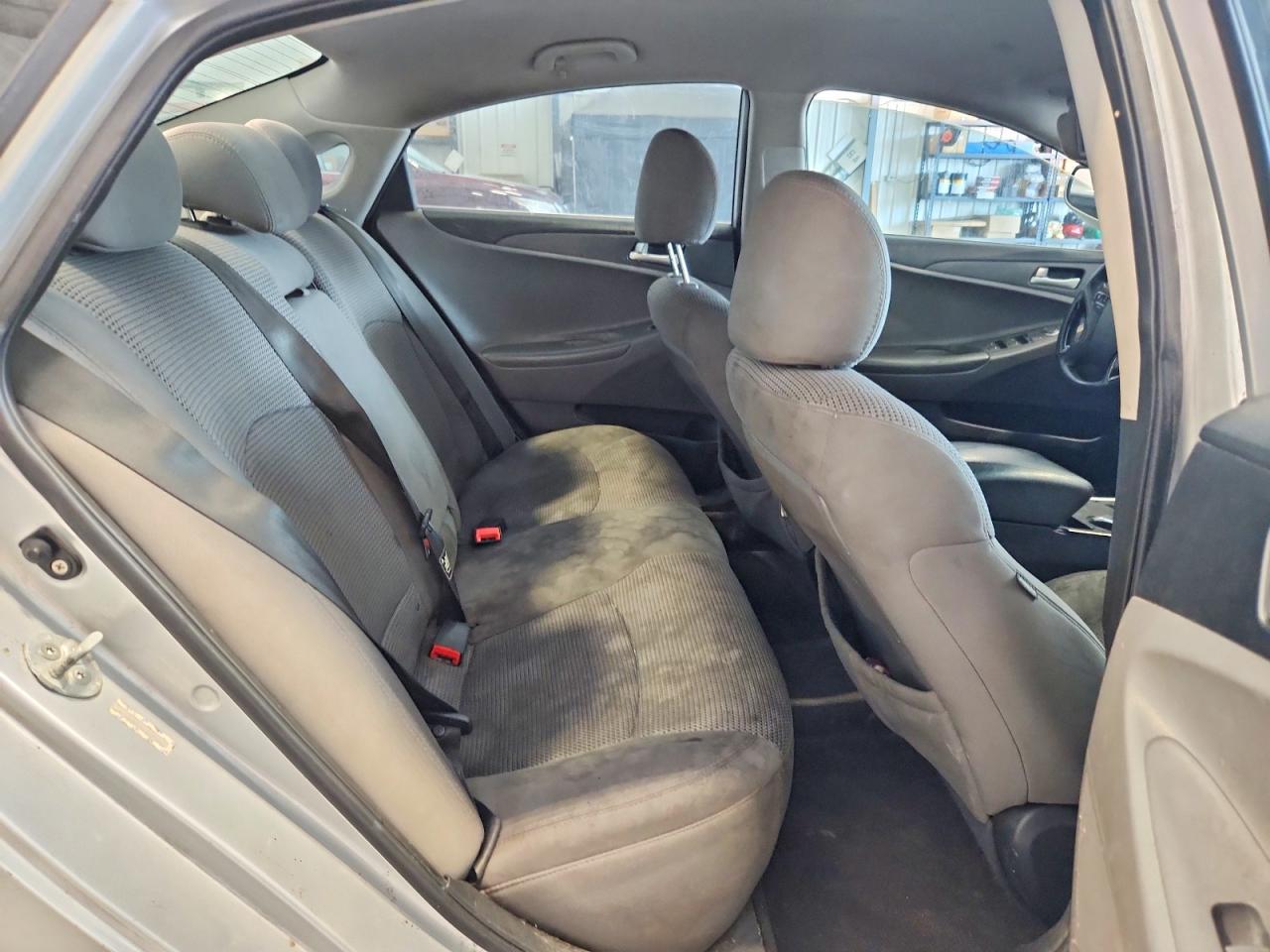 2011 Hyundai Sonata Gls Silver vin: 5NPEB4AC1BH005908