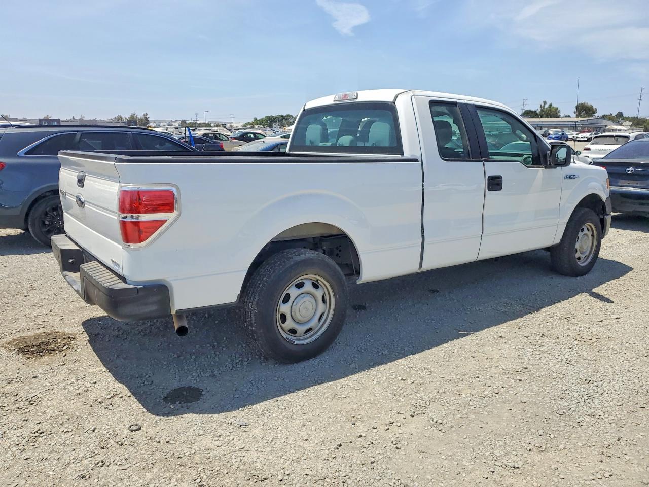 2014 Ford F150 Super Cab White vin: 1FTEX1CM1EFD11396