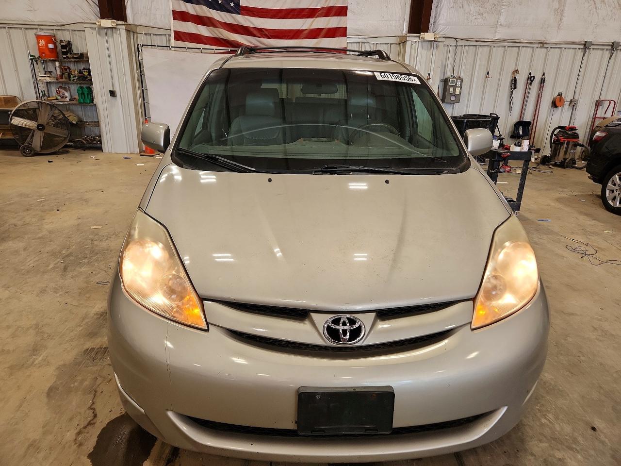 2008 Toyota Sienna Xle Серебряный vin: 5TDZK22C58S108496