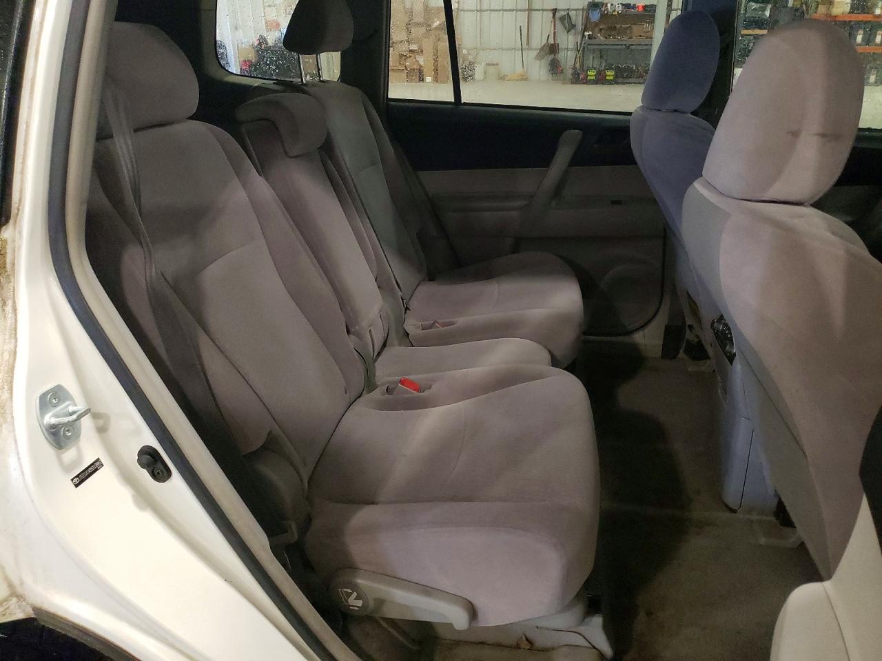 2008 Toyota Highlander Base White vin: JTEES41A882038862
