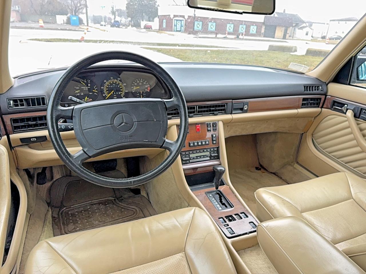 1989 Mercedes-benz 300 Se Бежевый vin: WDBCA24D4KA495561