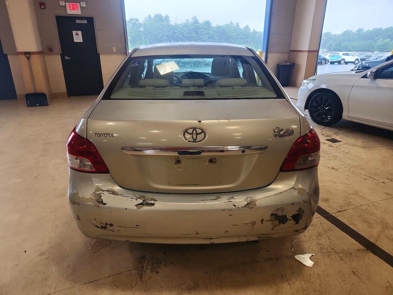 2007 Toyota Yaris Base Gold vin: JTDBT923971108343