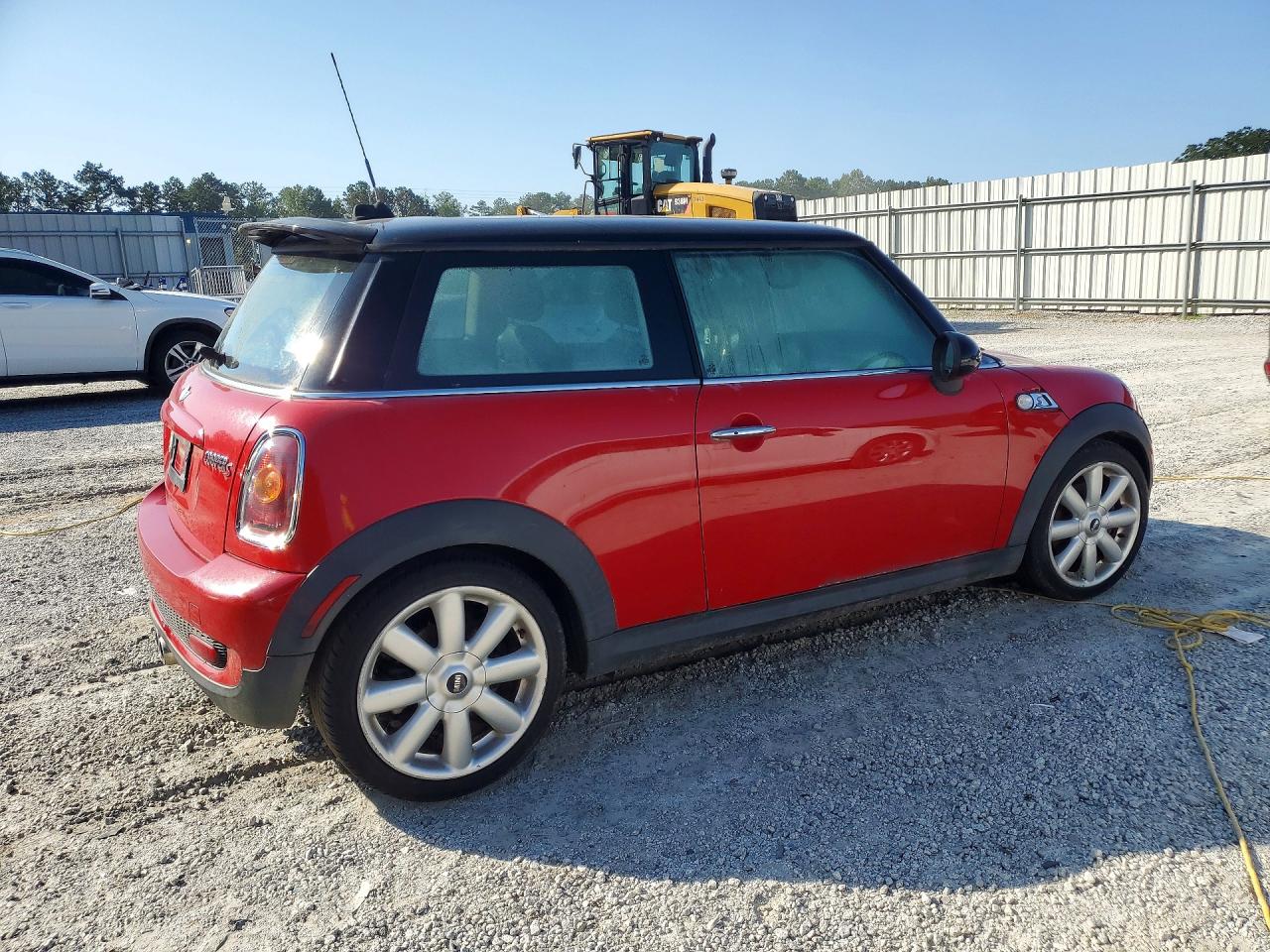 2007 Mini Cooper S Red vin: WMWMF73567TL90253