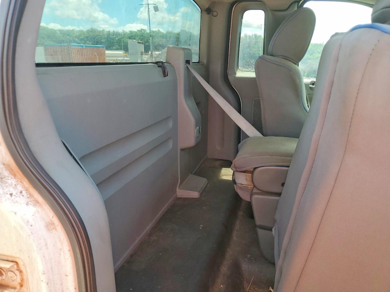 2005 Ford F150 Белый vin: 1FTRF12235NA79653