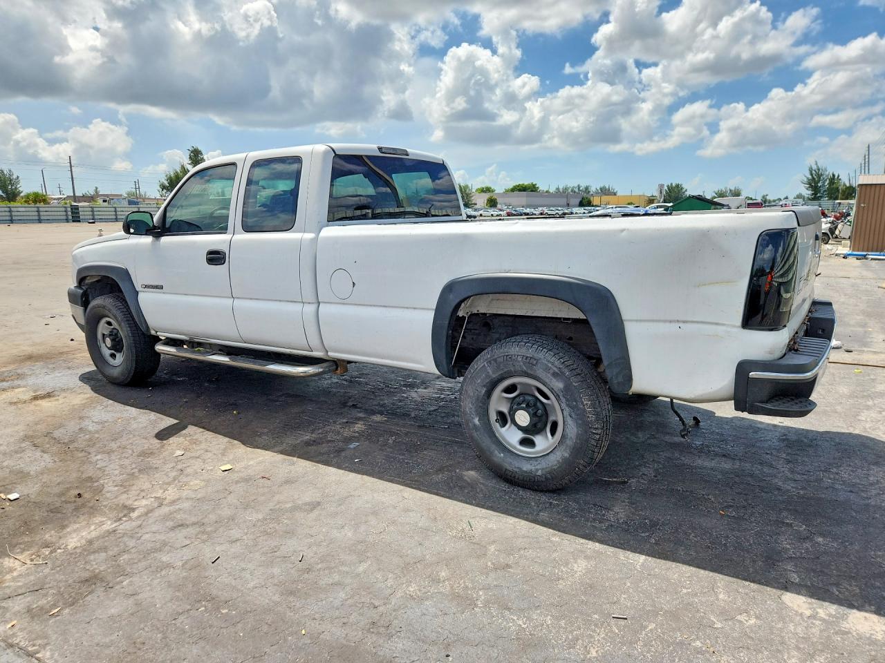 2006 Chevrolet Silverado C2500 Heavy Duty White vin: 1GCHC29U96E234631