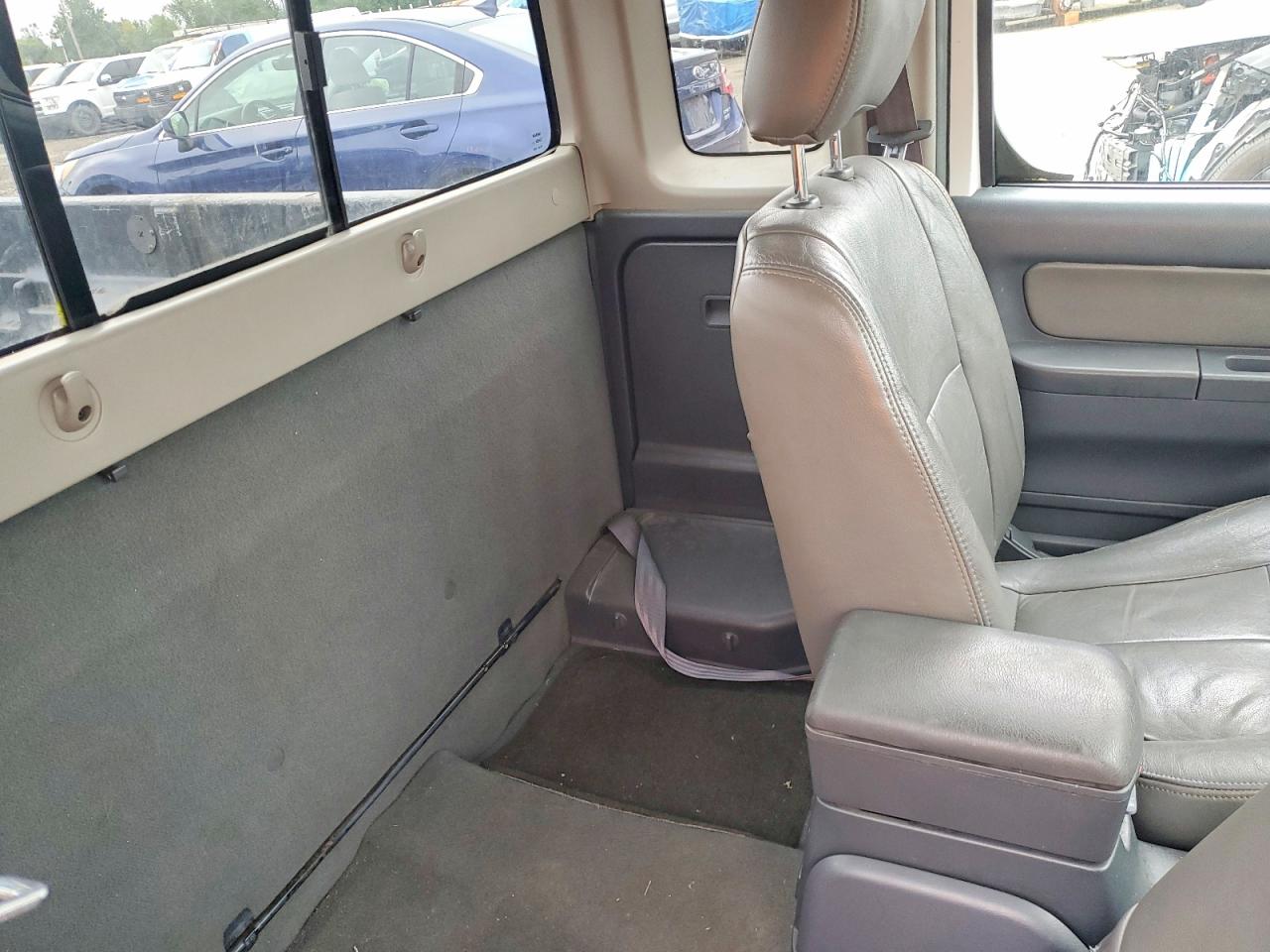2002 Nissan Frontier Standard White vin: 1N6DD26S52C336526