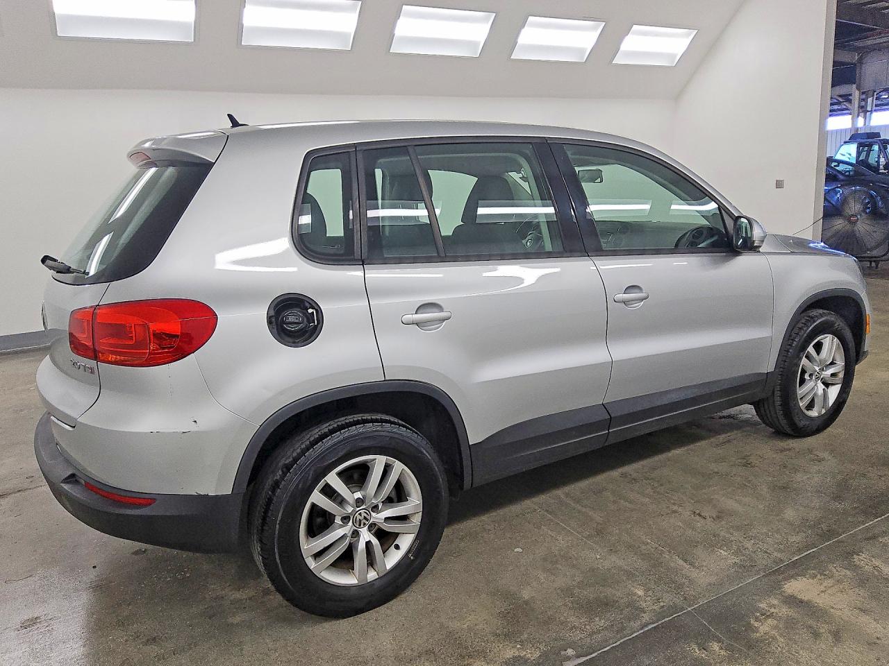 2014 Volkswagen Tiguan S Silver vin: WVGAV3AX9EW603354
