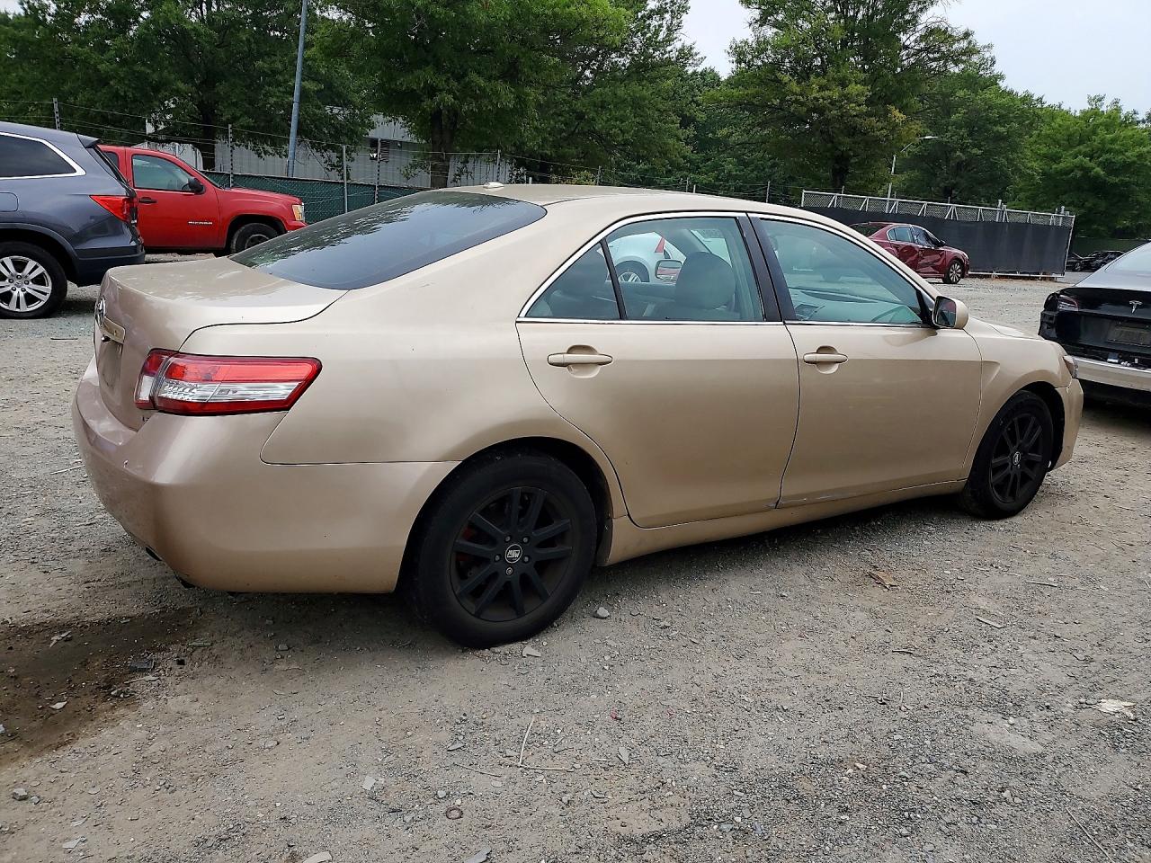 2010 Toyota Camry Le Gold vin: 4T1BF3EK6AU080607