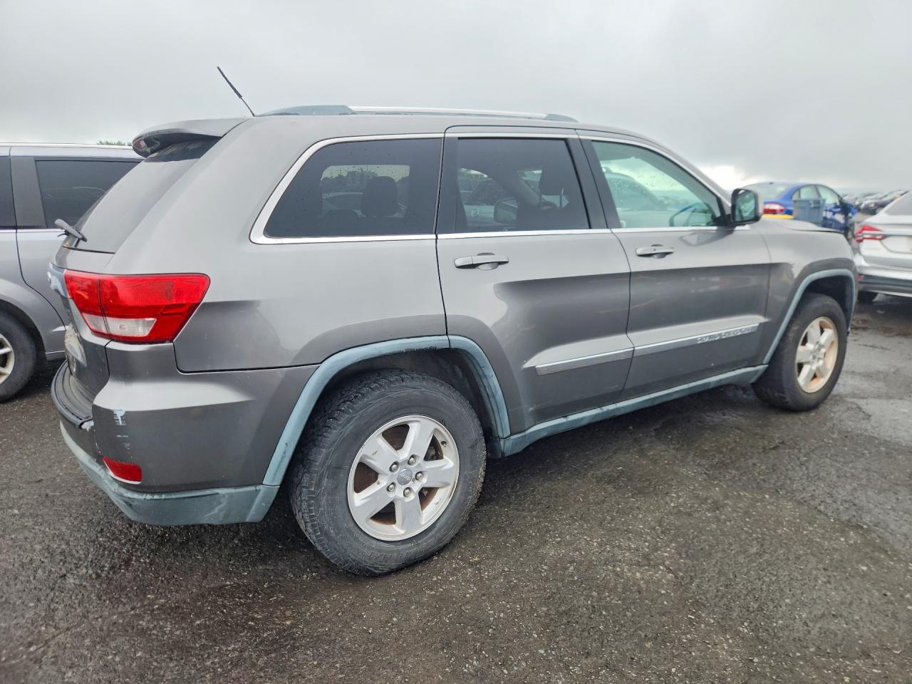 2011 Jeep Grand Cherokee Laredo Серебряный vin: 1J4RR4GG8BC656367