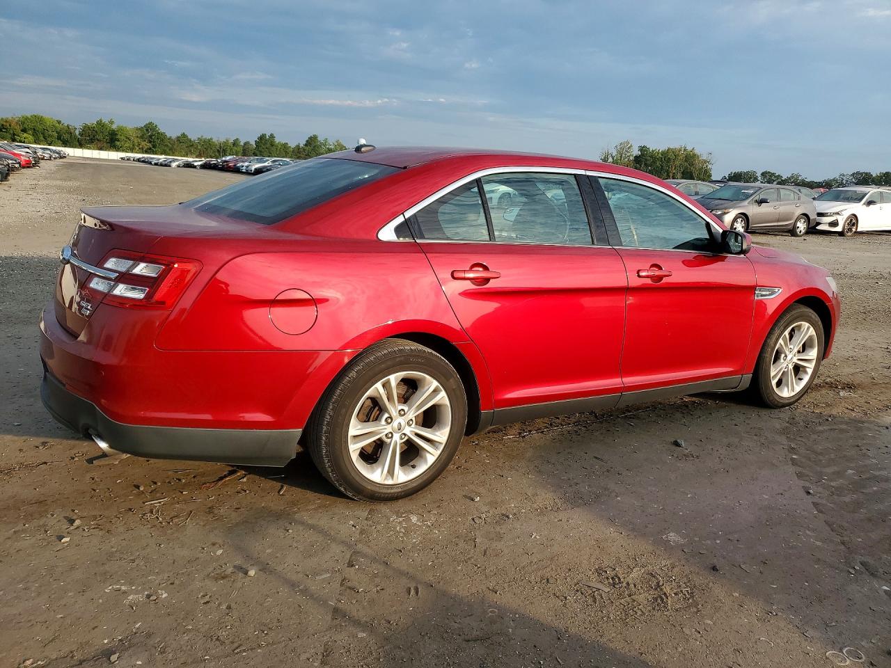 2015 Ford Taurus Sel Red vin: 1FAHP2H86FG169479