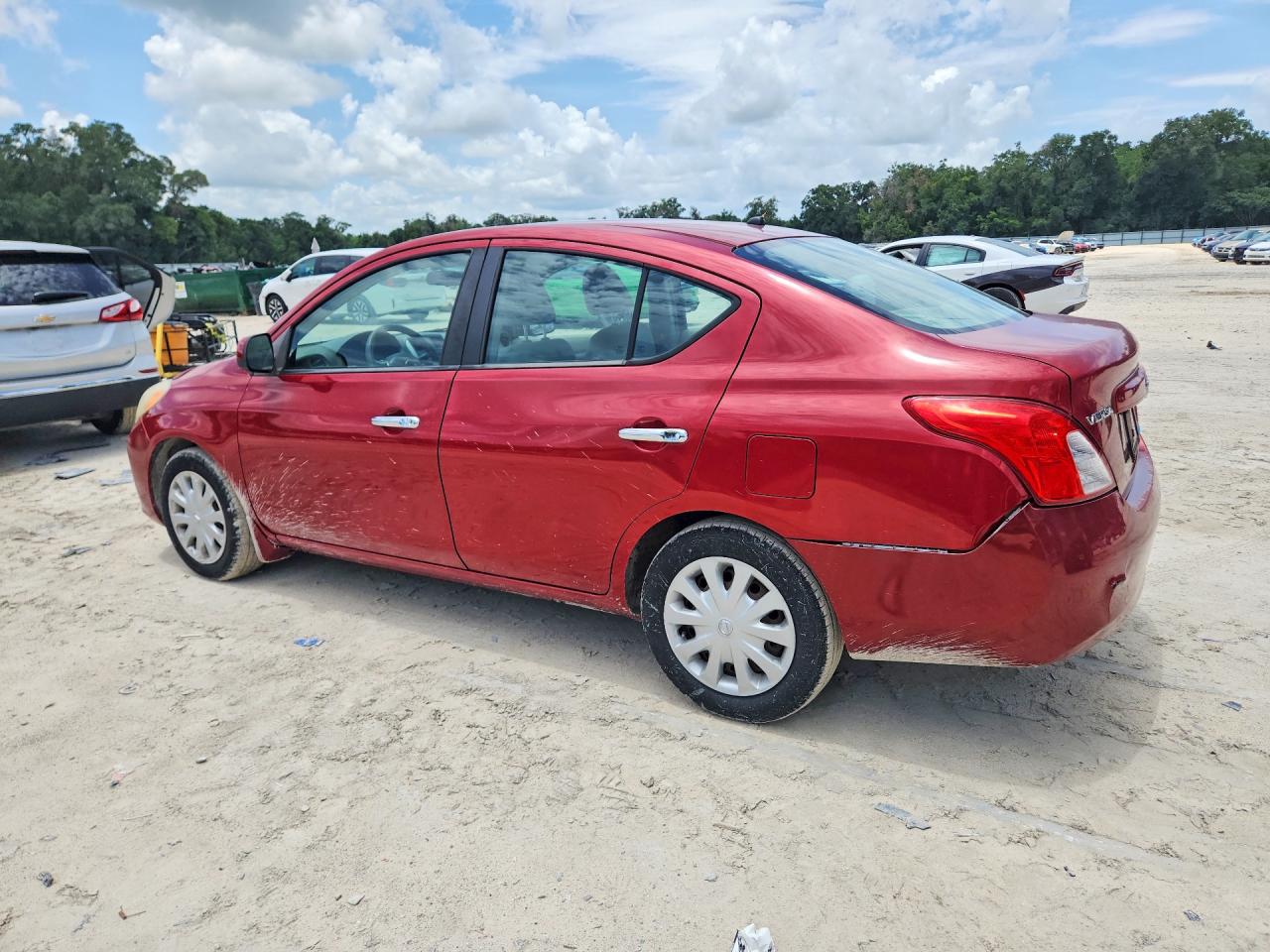 2012 Nissan Versa 1.6 S Red vin: 3N1CN7AP8CL847068
