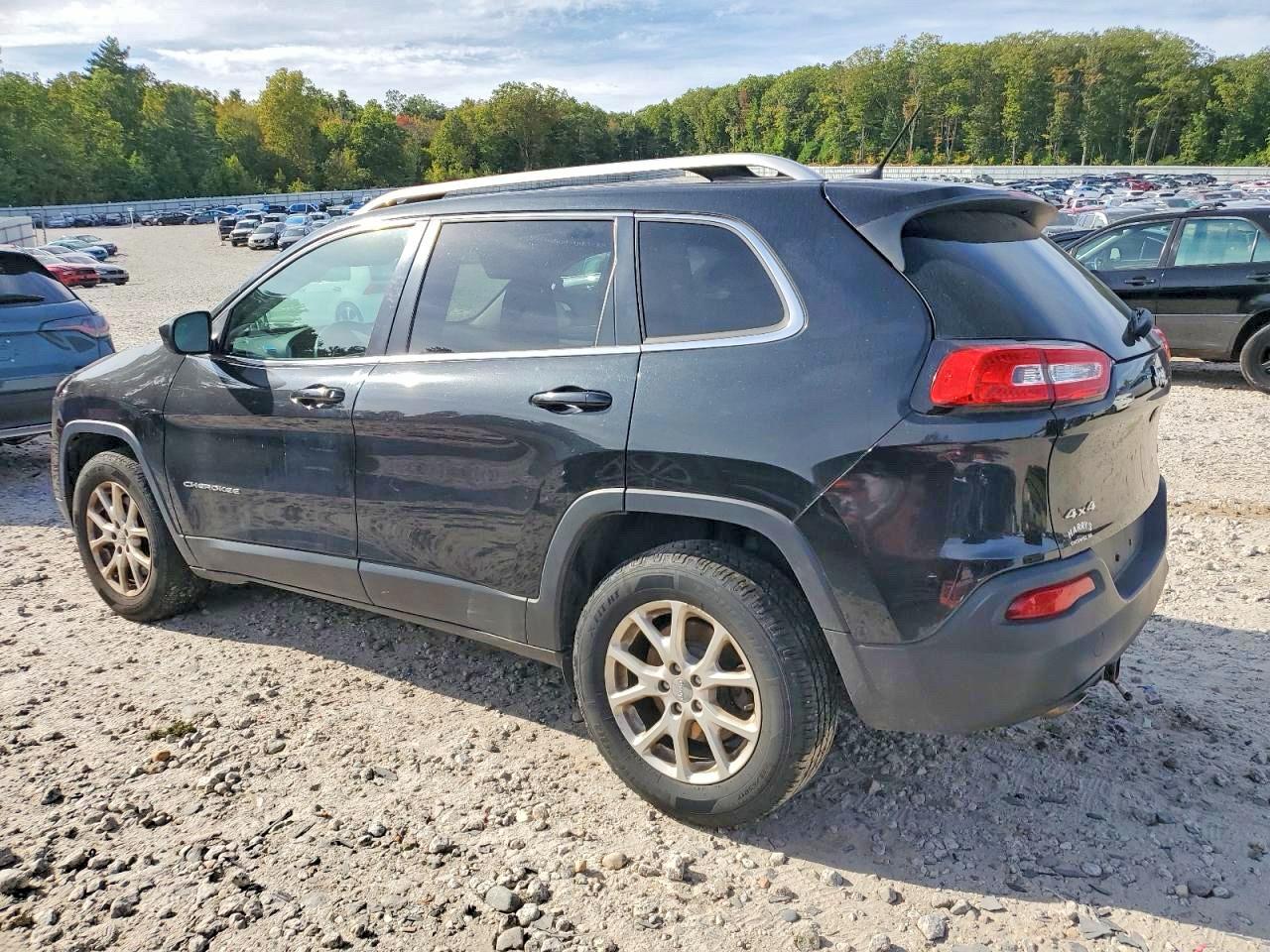 2015 Jeep Cherokee Latitude Black vin: 1C4PJMCB4FW666476