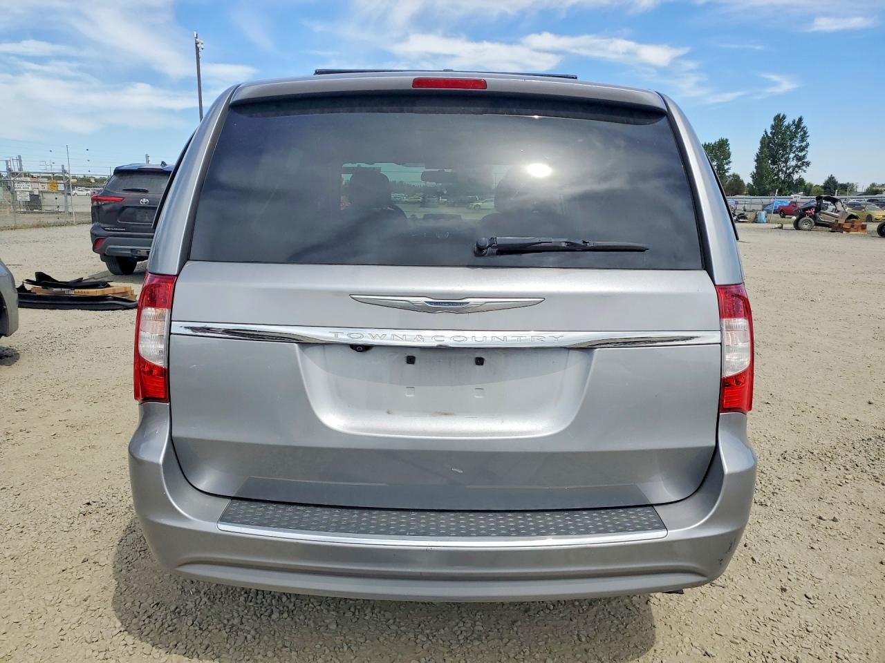 2015 Chrysler Town & Country Touring Silver vin: 2C4RC1BG2FR617560
