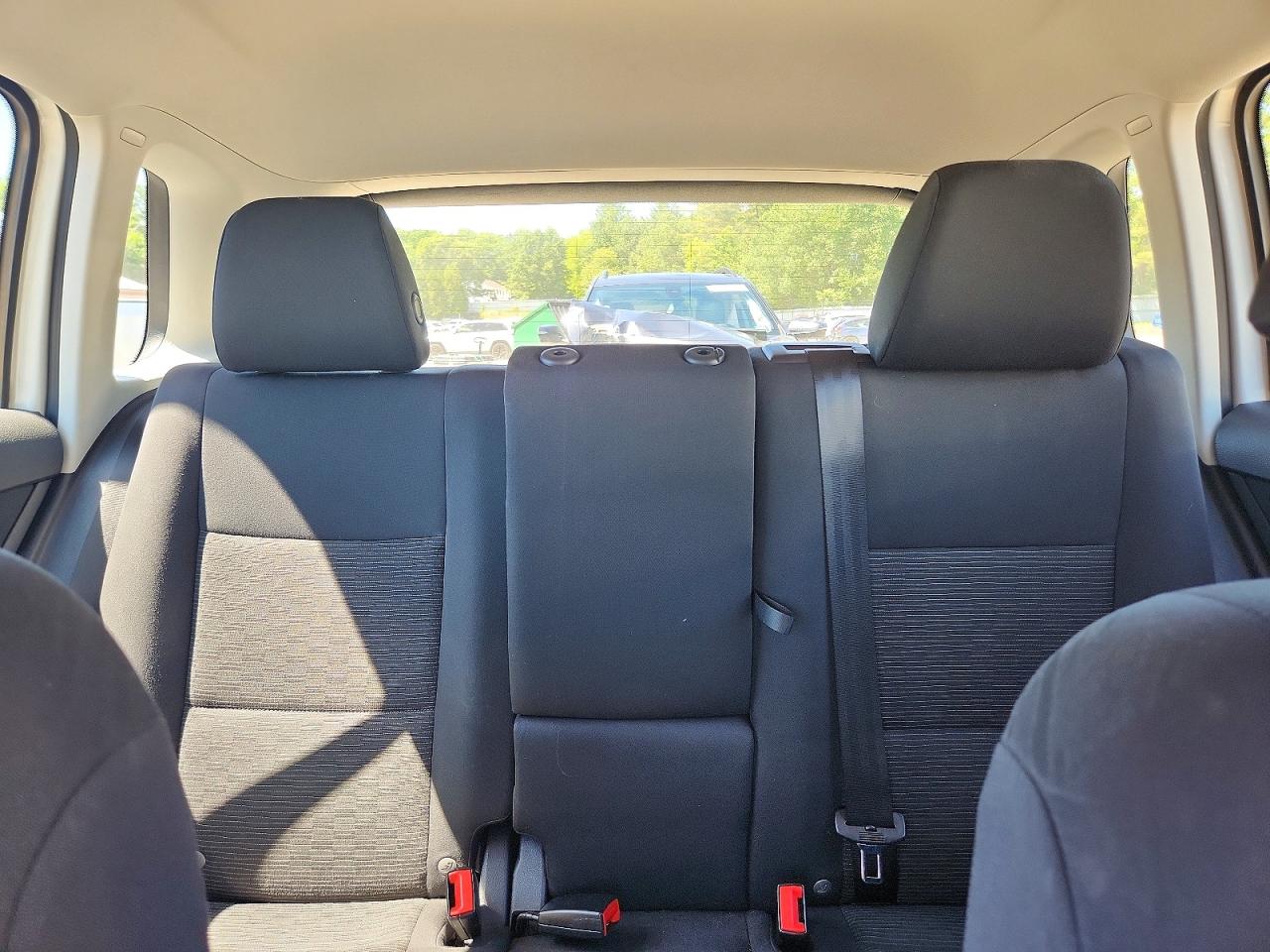 2015 Volkswagen Tiguan S White vin: WVGBV7AX5FW557650