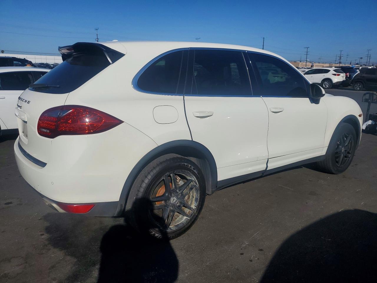 2011 Porsche Cayenne S White vin: WP1AB2A25BLA42058