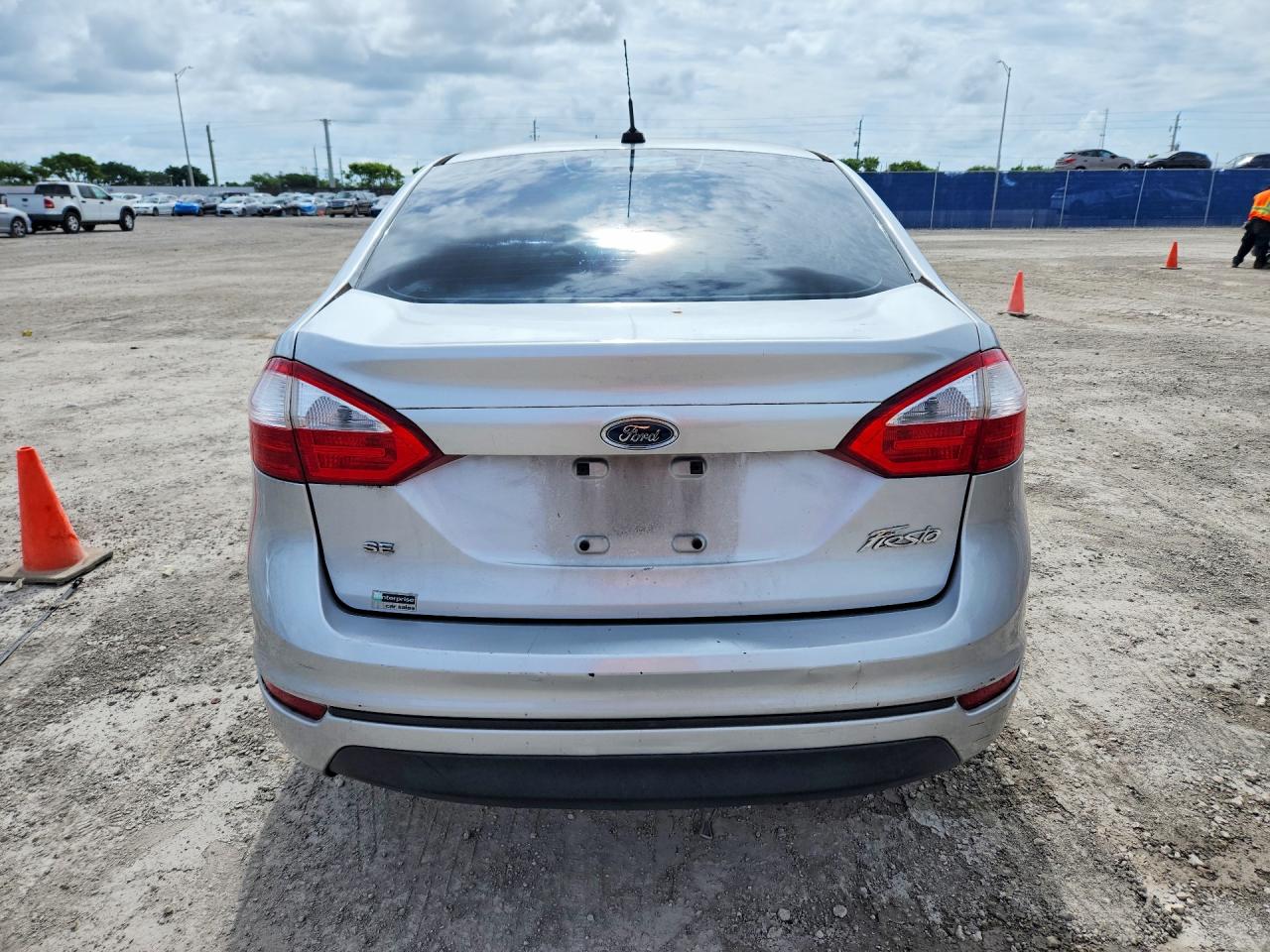 2011 Ford Fiesta Se Silver vin: 3FADP4BJ8HM140841