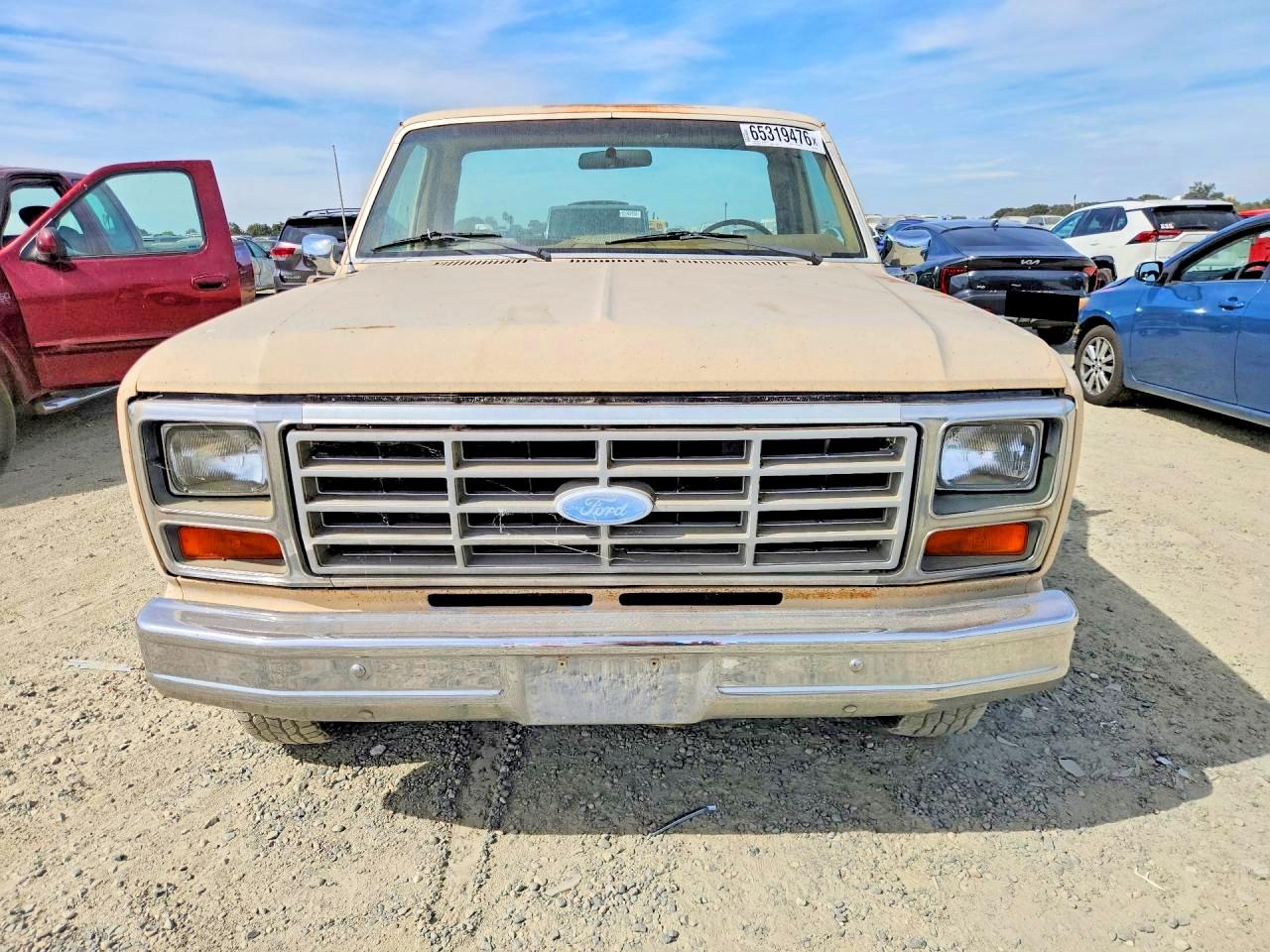 1983 Ford F100 Бежевый vin: 1FTCF10Y0DPA91808