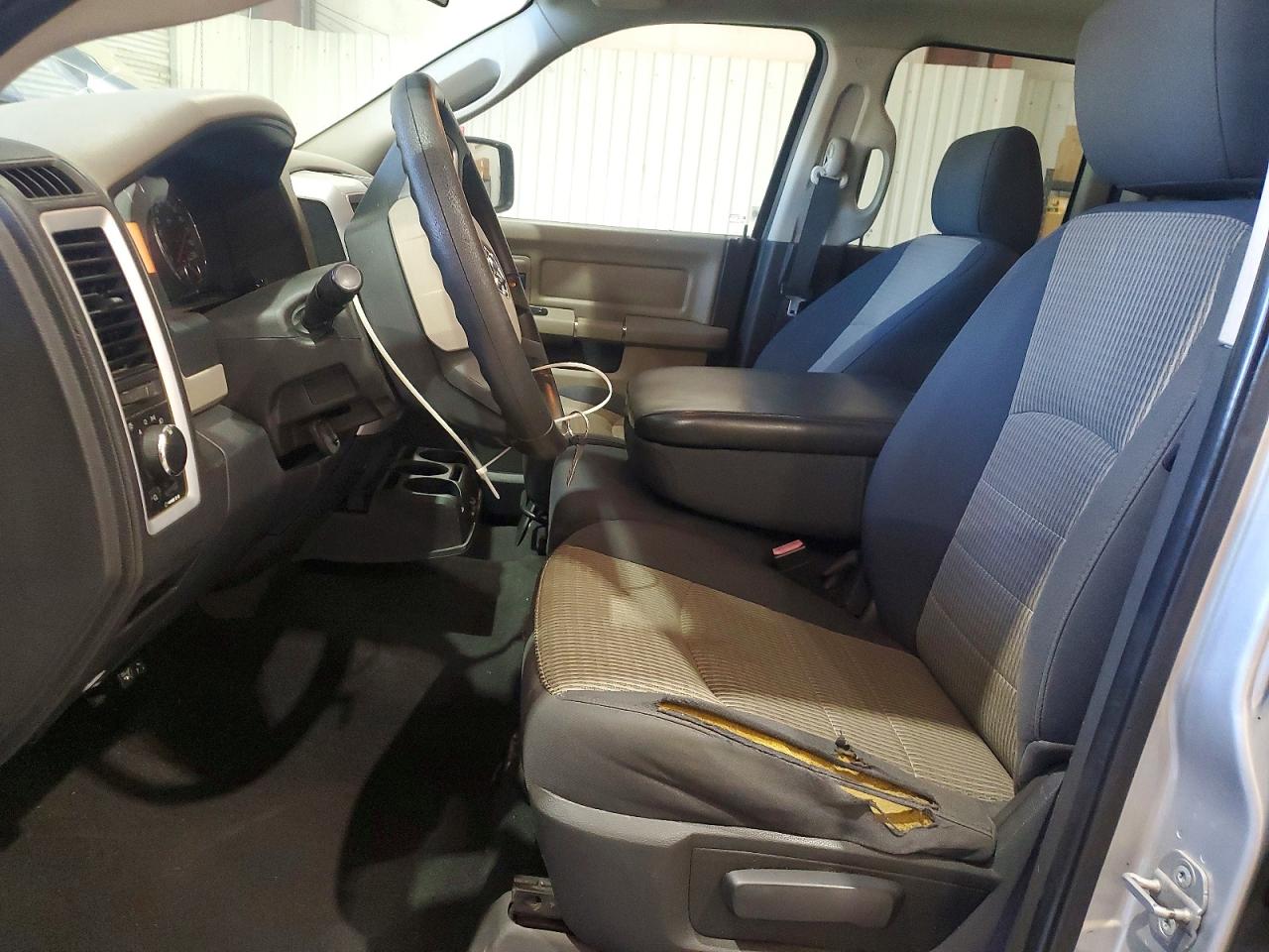 2009 Dodge Ram 1500 Серебряный vin: 1D3HB18PX9S801709