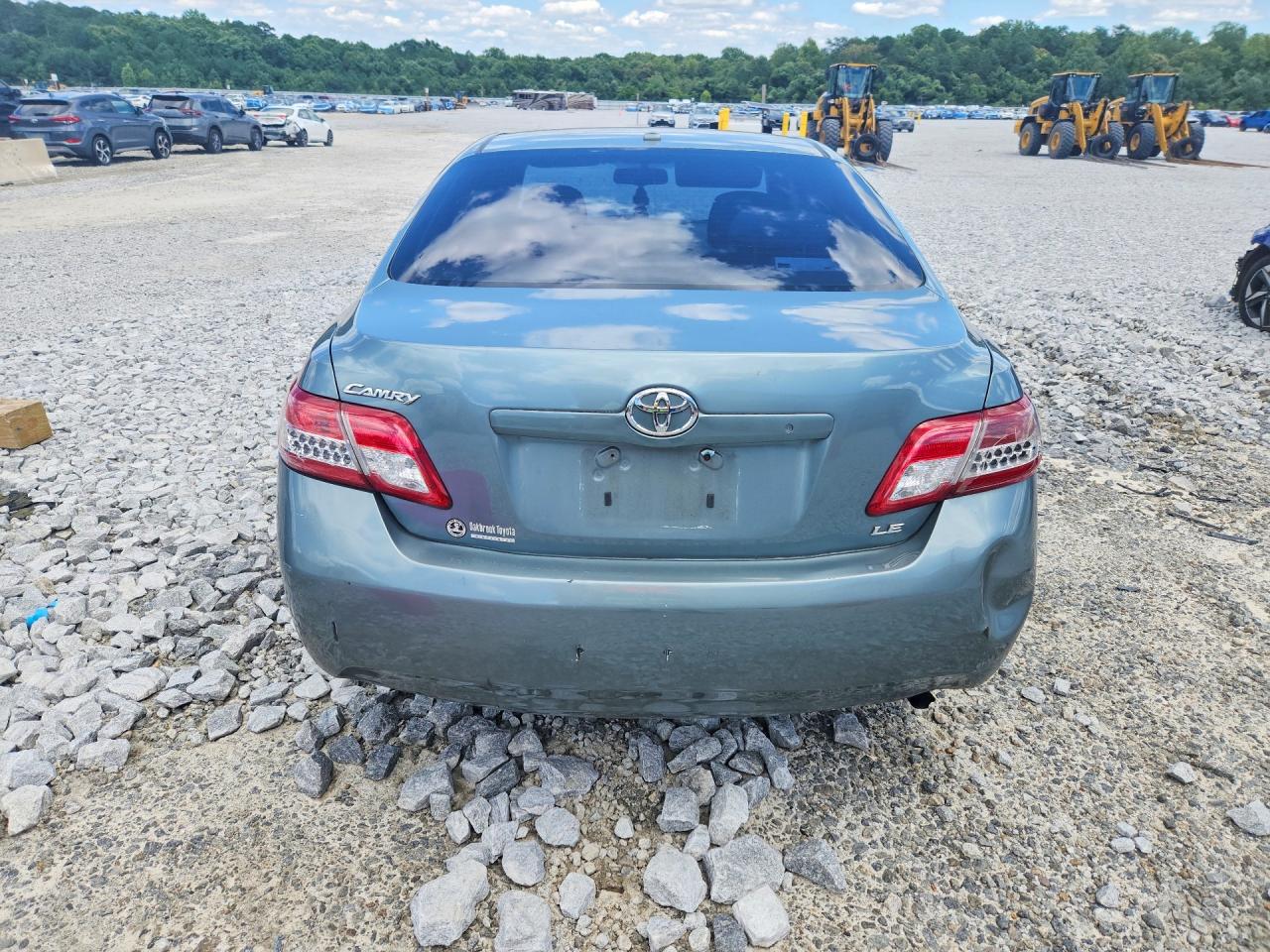 2011 Toyota Camry Le Blue vin: 4T4BF3EK1BR089125