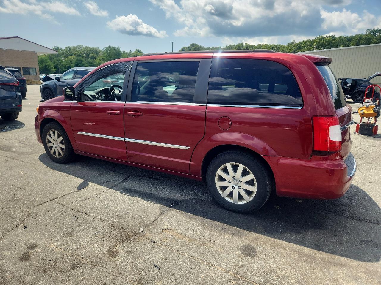 2015 Chrysler Town & Country Touring Red vin: 2C4RC1BG3FR537653