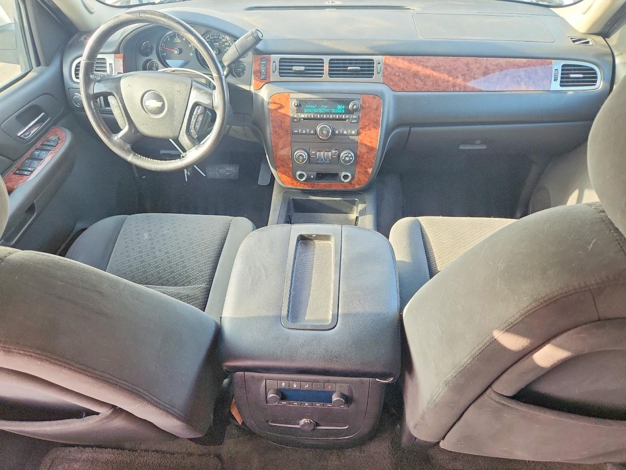 2007 Chevrolet Suburban C1500 White vin: 3GNFC16067G196649