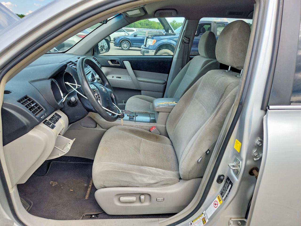 2011 Toyota Highlander Base Silver vin: 5TDBK3EH1BS073204