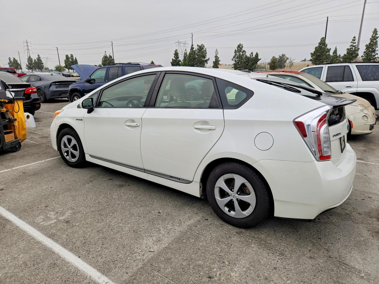 2014 Toyota Prius Three White vin: JTDKN3DU7E1781321
